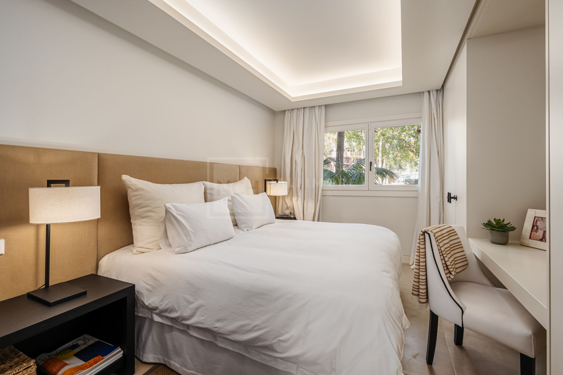 Beachside 3-Bedroom Residence on Marbella’s Golden Mile With South-East Terrace