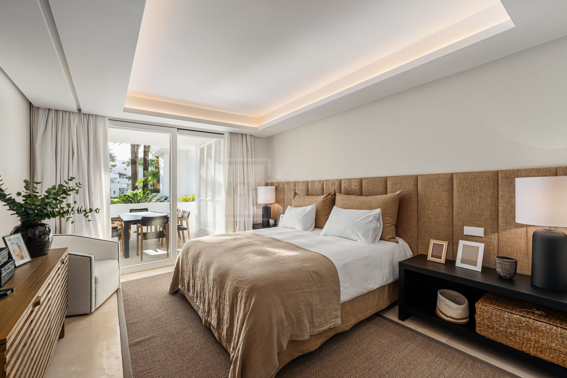 Beachside 3-Bedroom Residence on Marbella’s Golden Mile With South-East Terrace