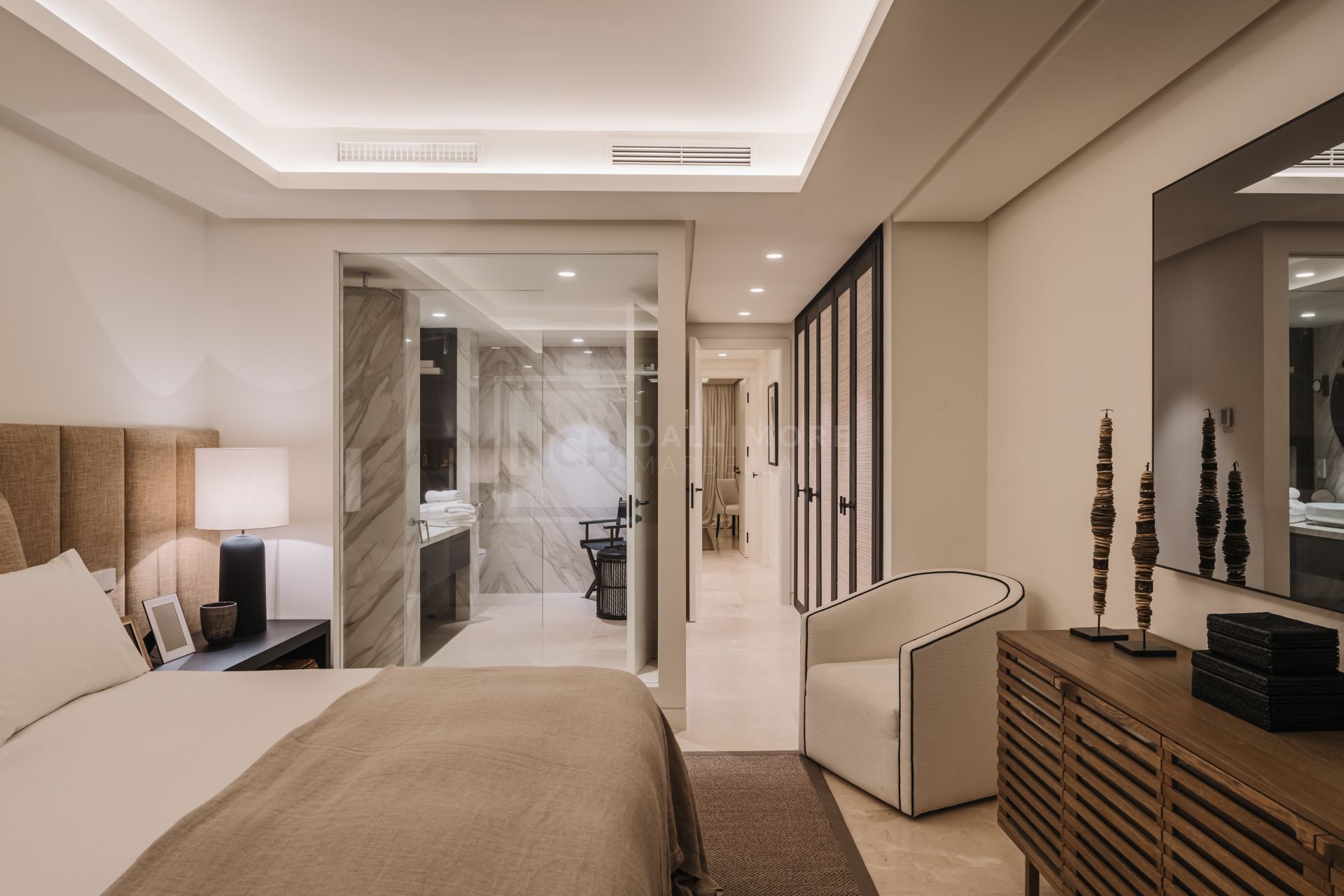 Beachside 3-Bedroom Residence on Marbella’s Golden Mile With South-East Terrace