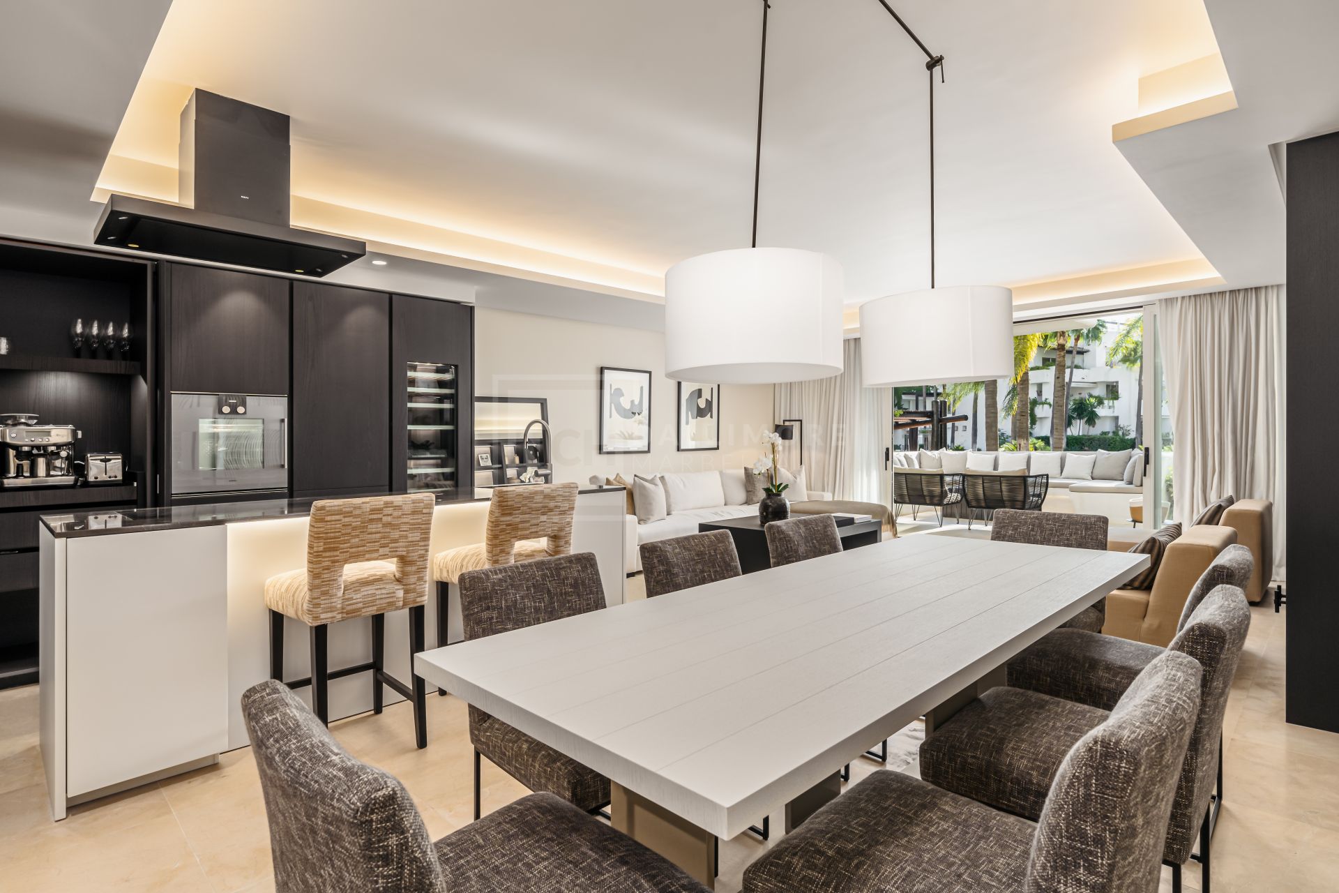 Beachside 3-Bedroom Residence on Marbella’s Golden Mile With South-East Terrace