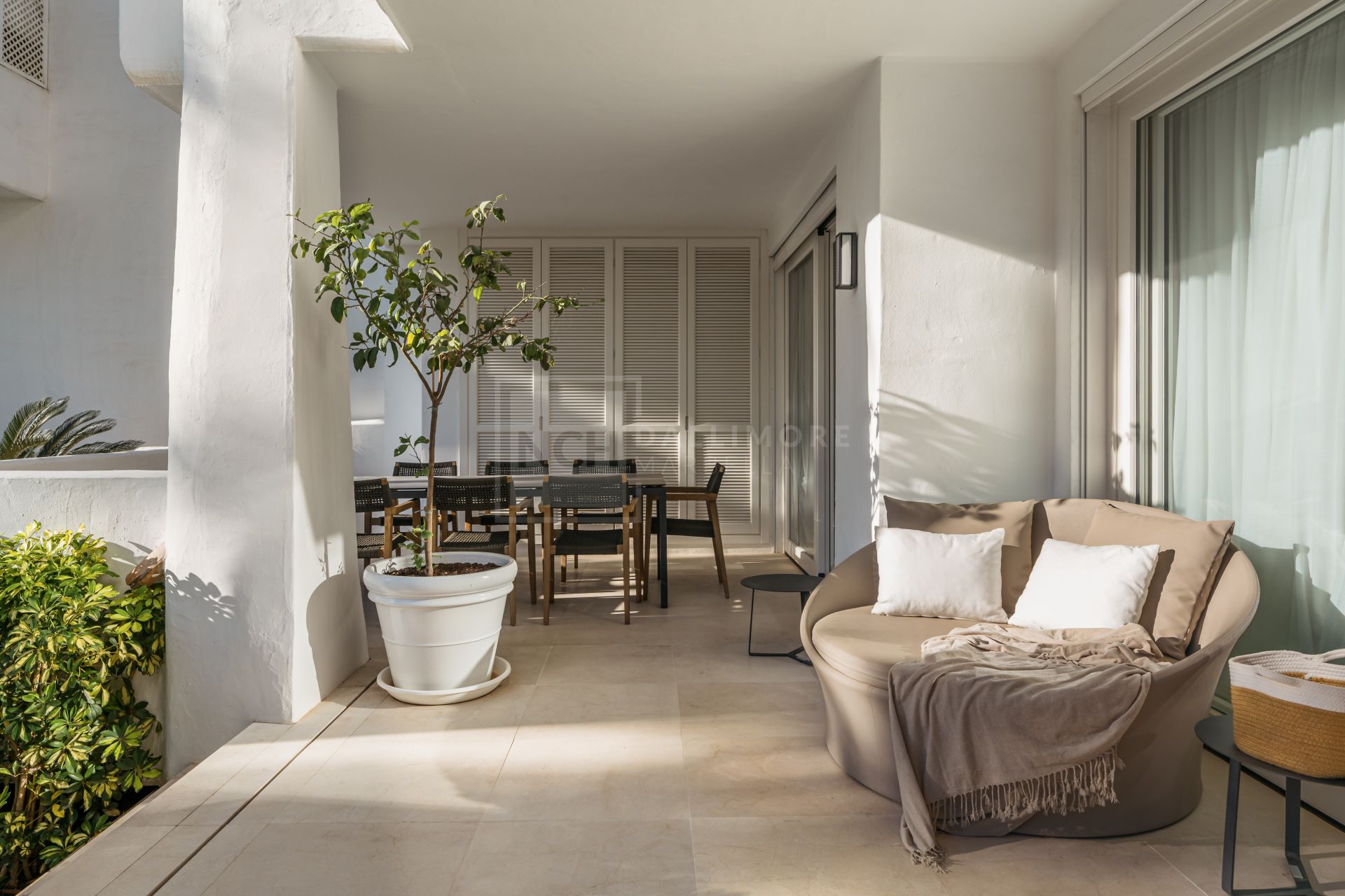 Beachside 3-Bedroom Residence on Marbella’s Golden Mile With South-East Terrace