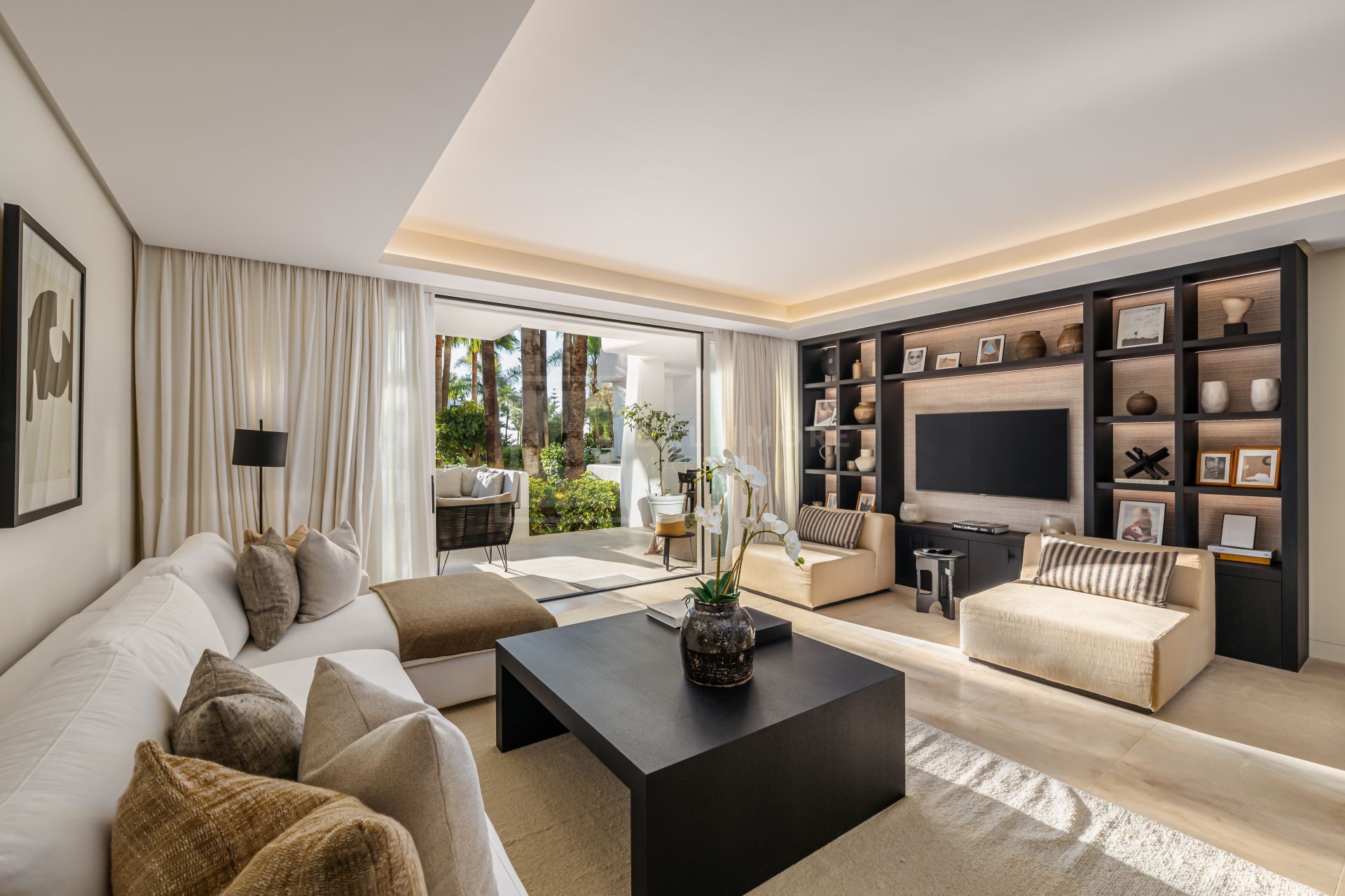 Beachside 3-Bedroom Residence on Marbella’s Golden Mile With South-East Terrace