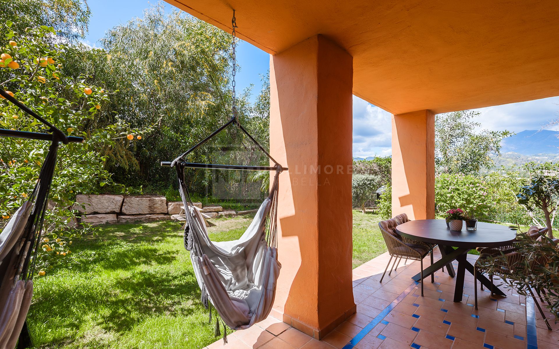 Apartamento en Planta Baja Totalmente Reformado en Gazules del Sol, Benahavís