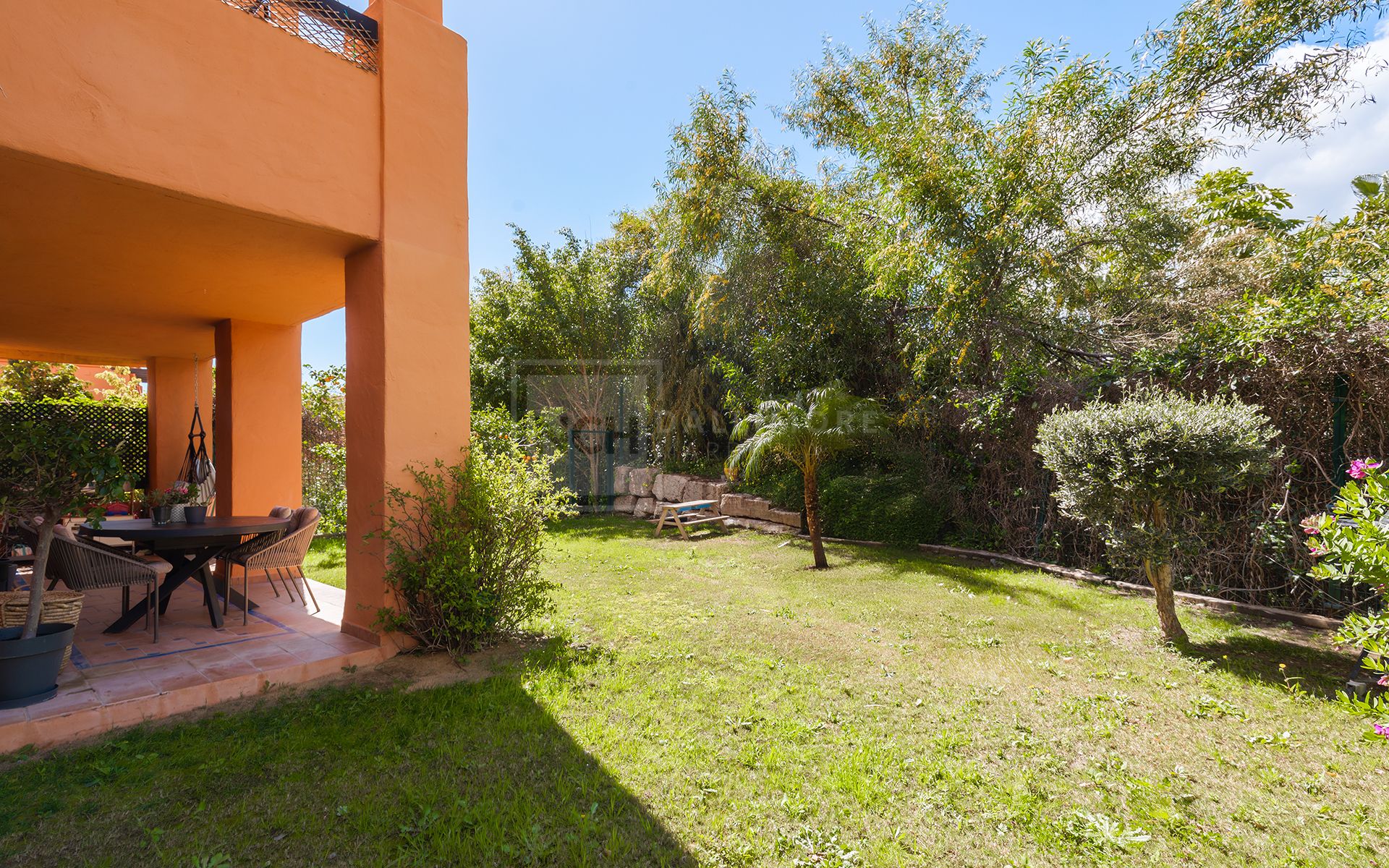 Apartamento en Planta Baja Totalmente Reformado en Gazules del Sol, Benahavís