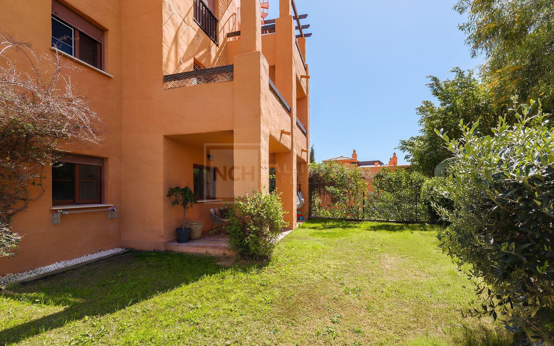 Apartamento en Planta Baja Totalmente Reformado en Gazules del Sol, Benahavís
