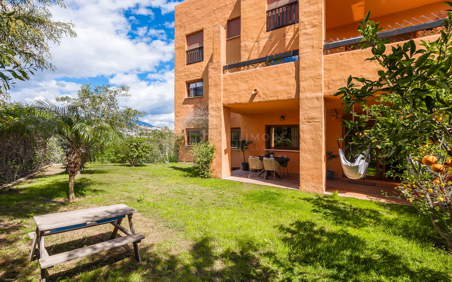 Apartamento en Planta Baja Totalmente Reformado en Gazules del Sol, Benahavís