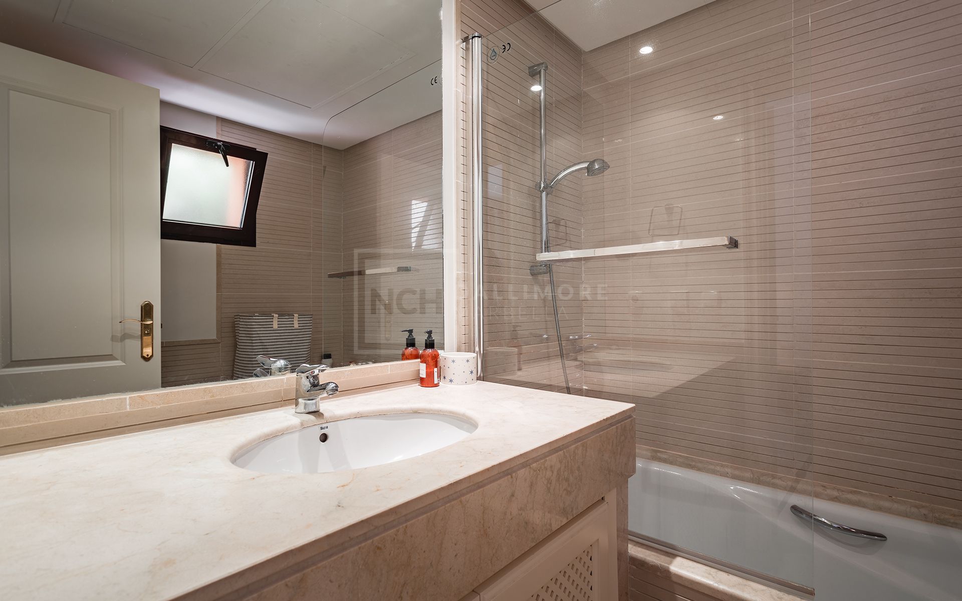 Elegante apartamento de 2 dormitorios en Benahavís