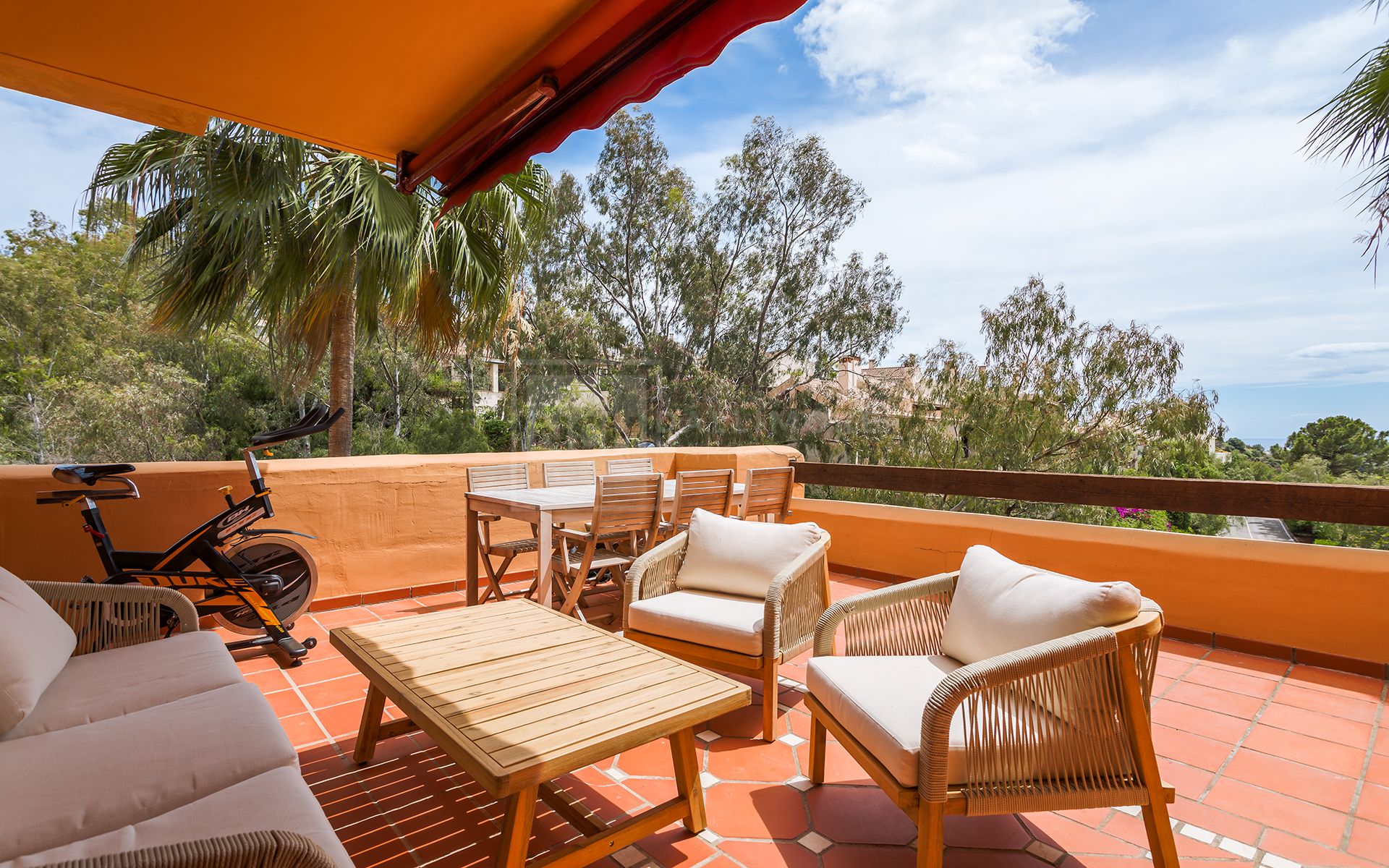 Elegante apartamento de 2 dormitorios en Benahavís