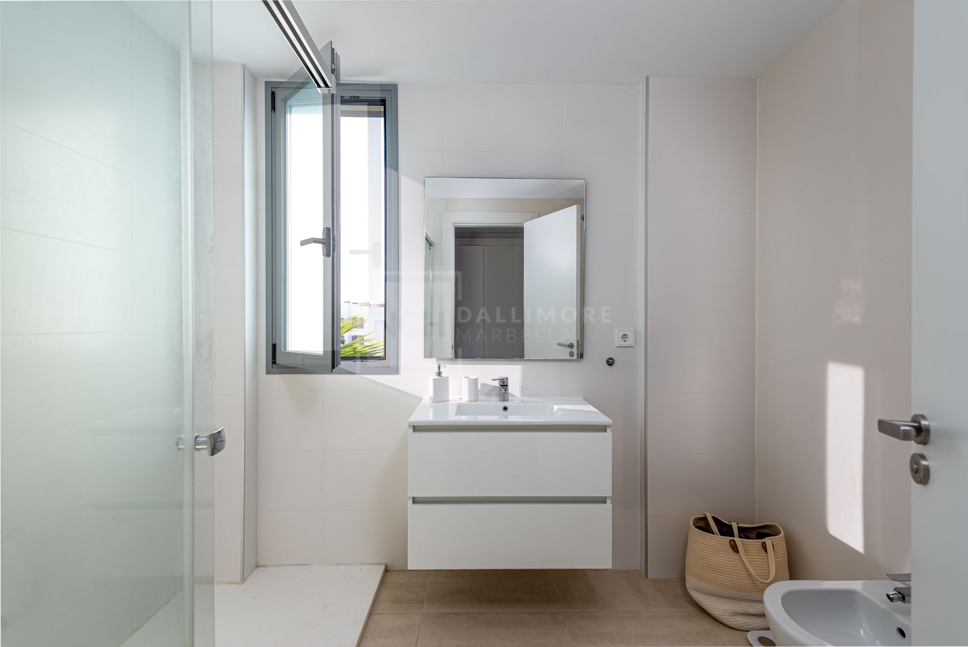 Nuevo Apartamento Moderno con las mejores comodidades en Selwo Estepona
