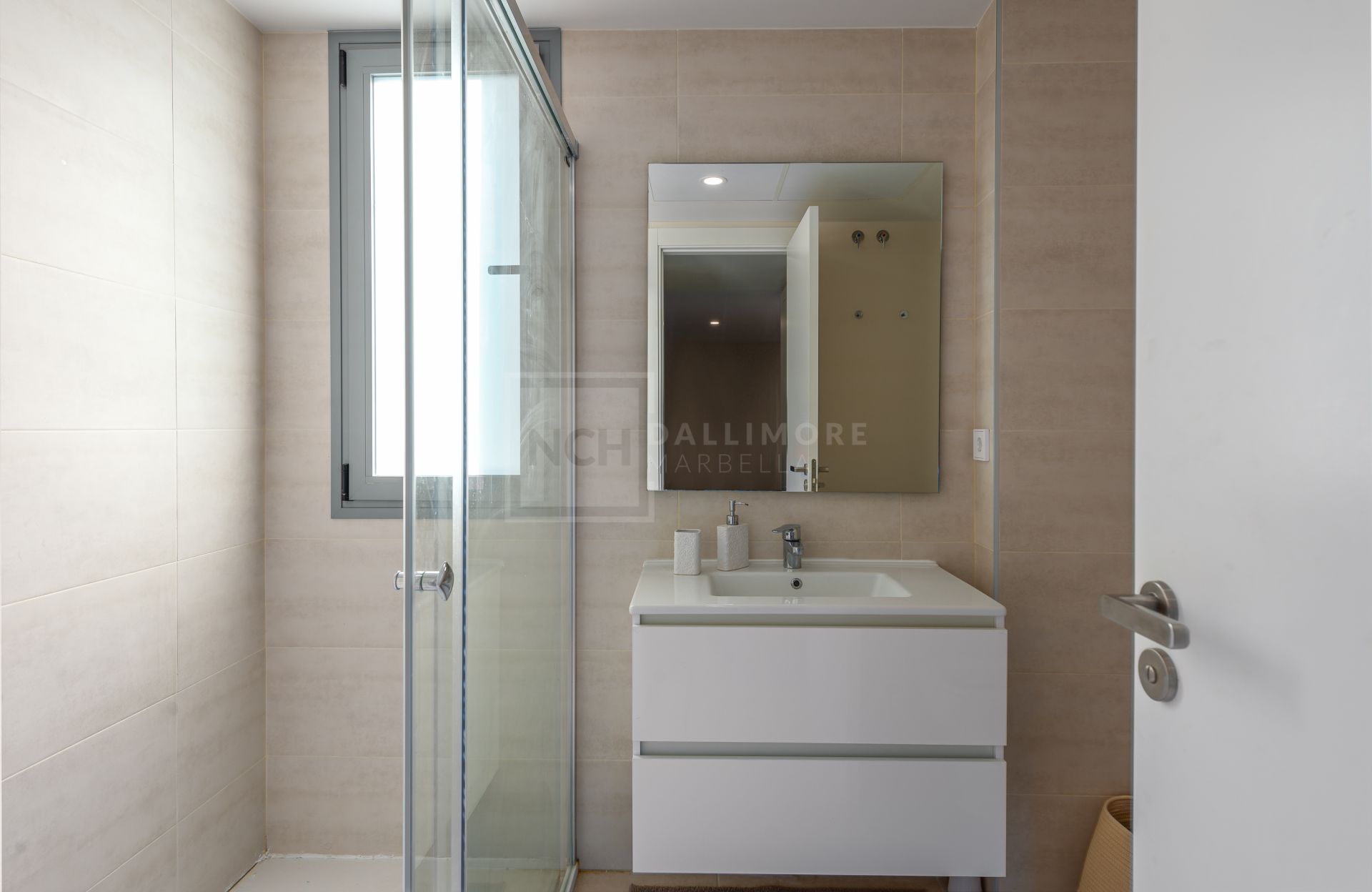 Nuevo Apartamento Moderno con las mejores comodidades en Selwo Estepona