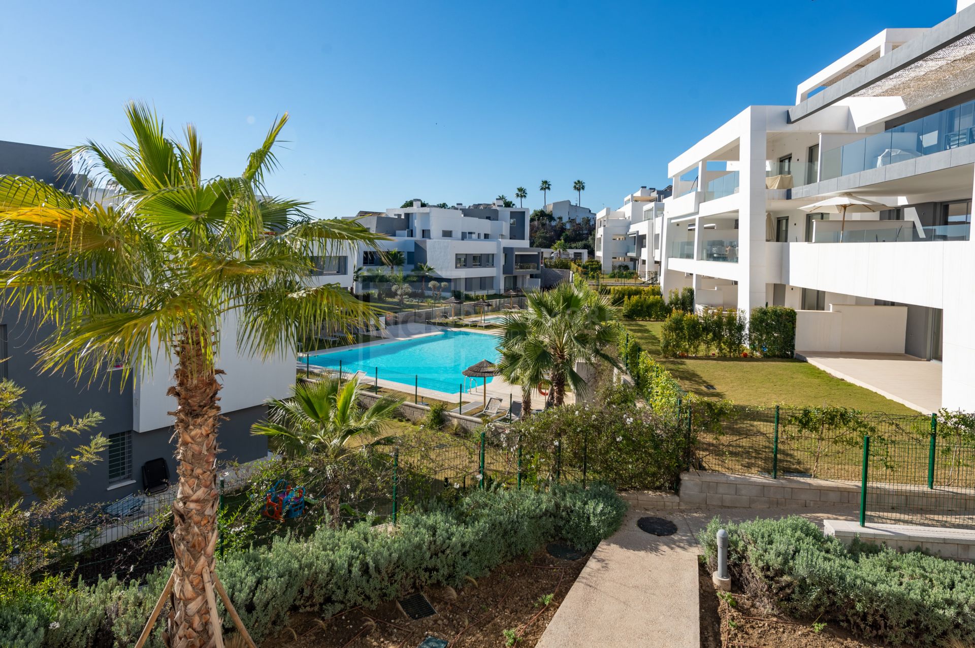 Nuevo Apartamento Moderno con las mejores comodidades en Selwo Estepona