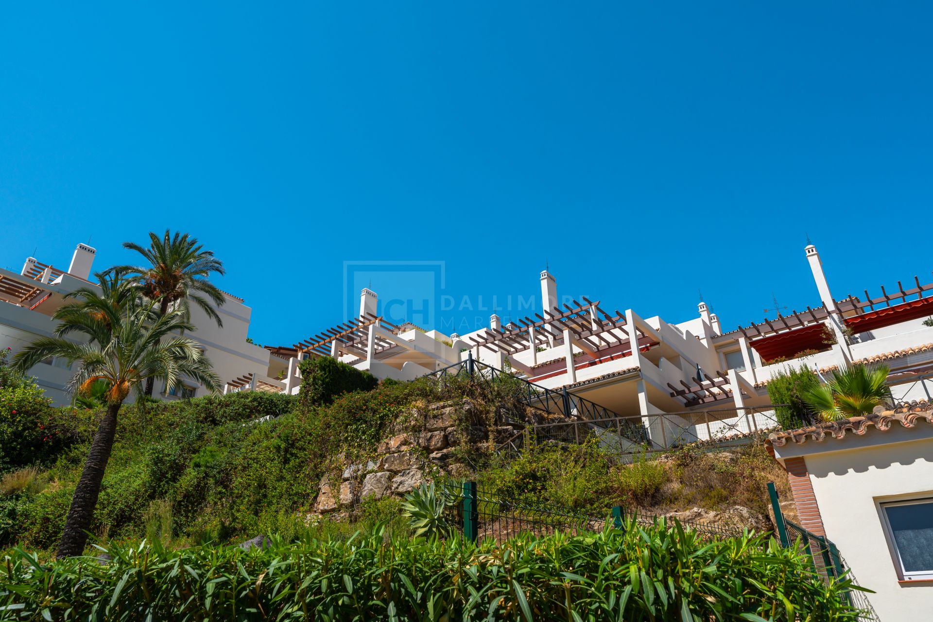 Renovated 3-Bedroom Penthouse With Terrace And La Concha To Sea Views