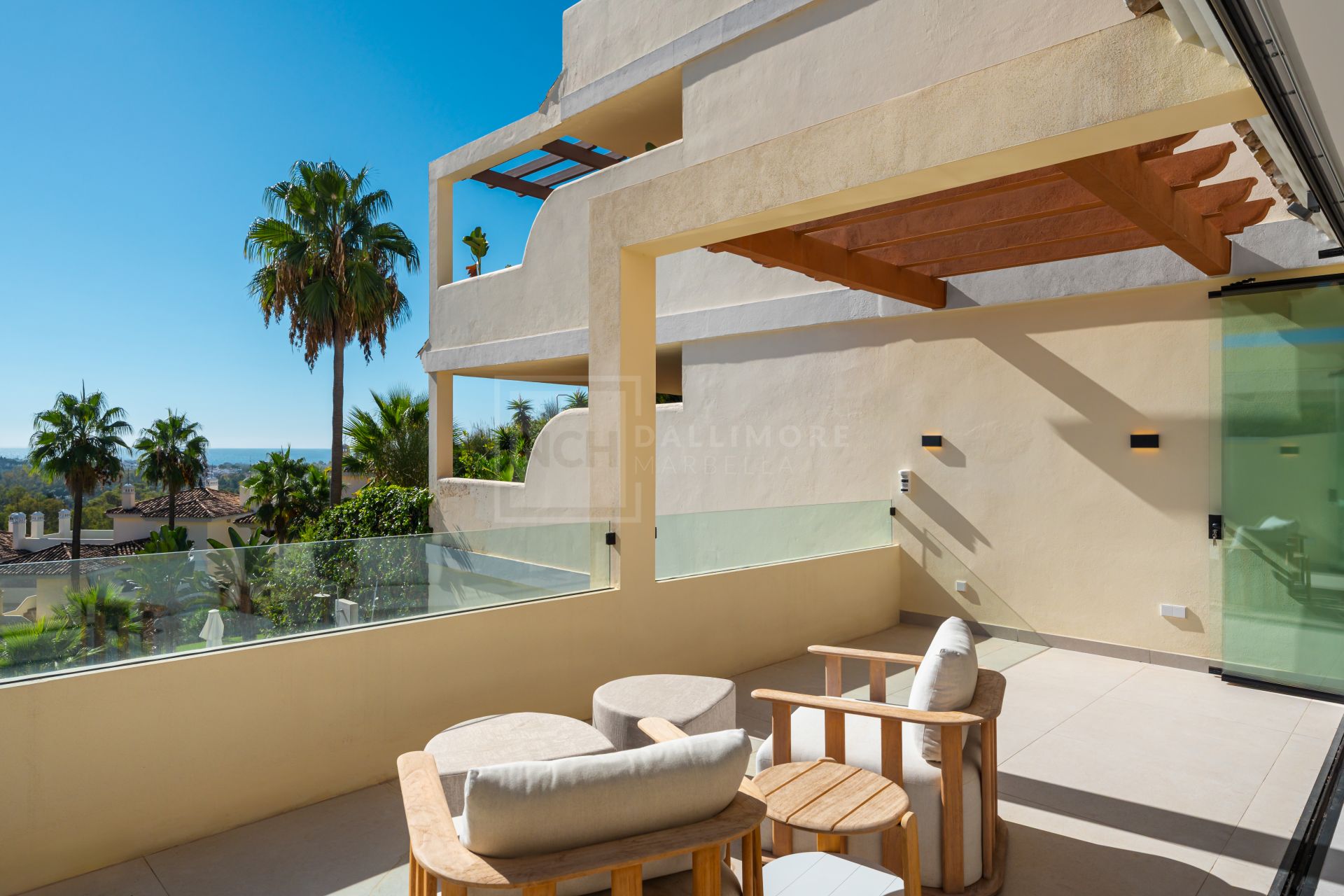 Renovated 3-Bedroom Penthouse With Terrace And La Concha To Sea Views