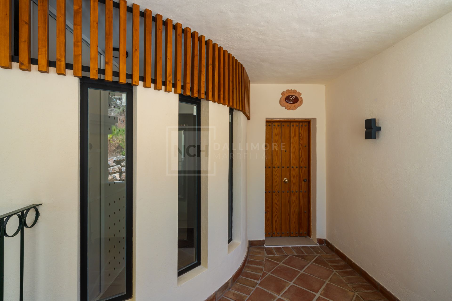 Renovated 3-Bedroom Penthouse With Terrace And La Concha To Sea Views