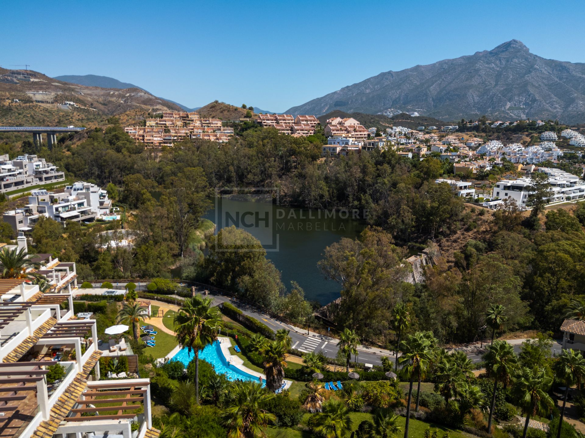 Renovated 3-Bedroom Penthouse With Terrace And La Concha To Sea Views