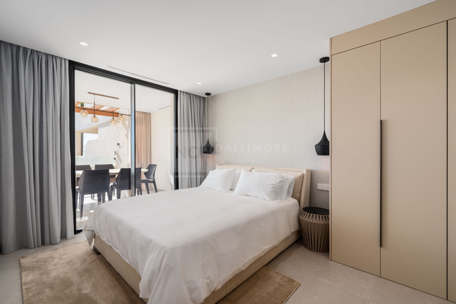 Renovated 3-Bedroom Penthouse With Terrace And La Concha To Sea Views