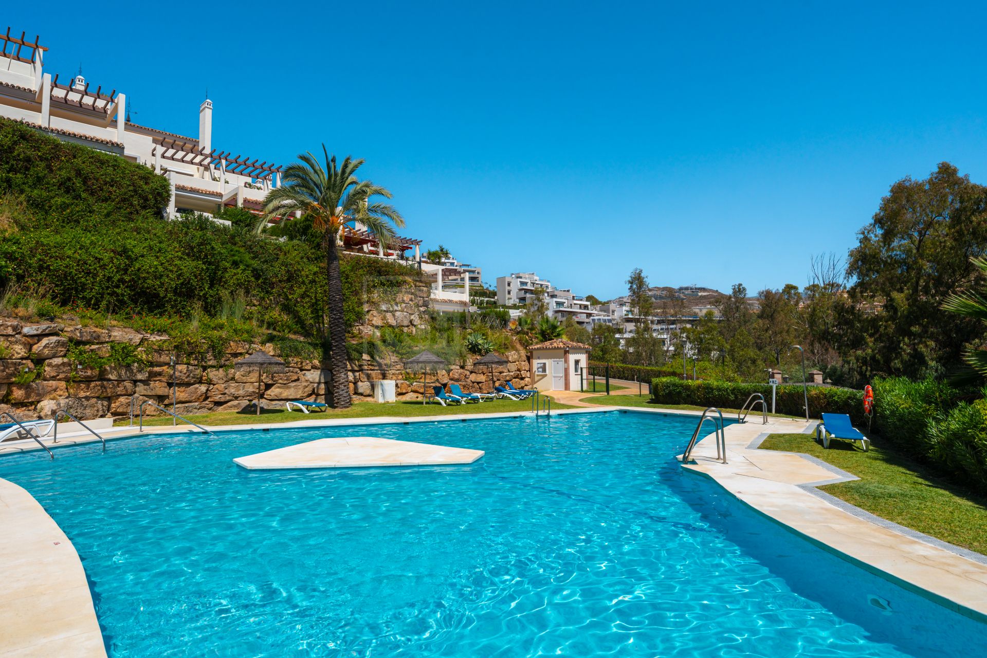 Renovated 3-Bedroom Penthouse With Terrace And La Concha To Sea Views