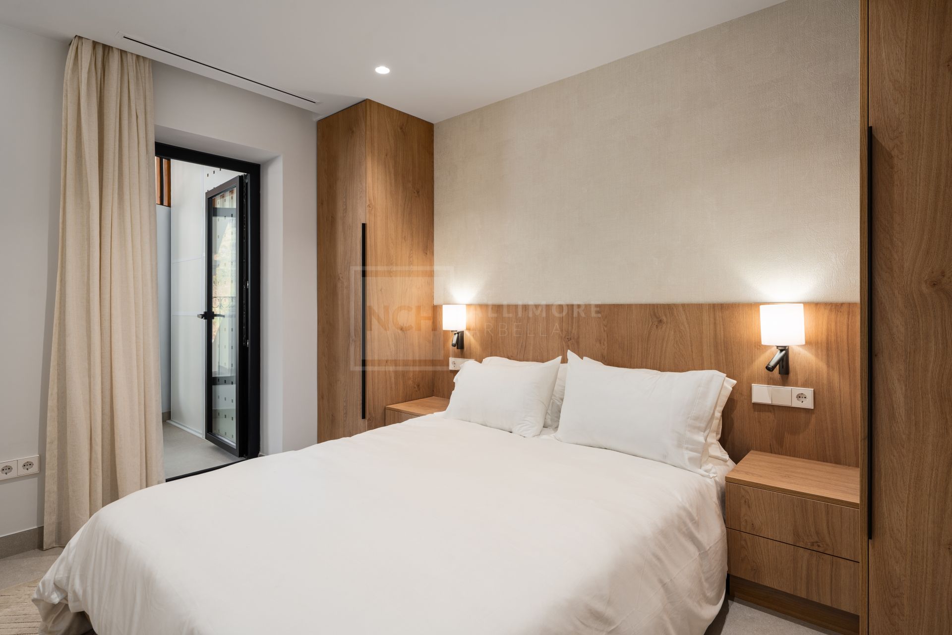 Renovated 3-Bedroom Penthouse With Terrace And La Concha To Sea Views