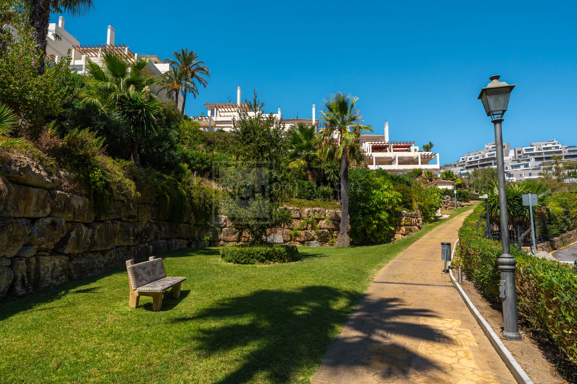 Renovated 3-Bedroom Penthouse With Terrace And La Concha To Sea Views