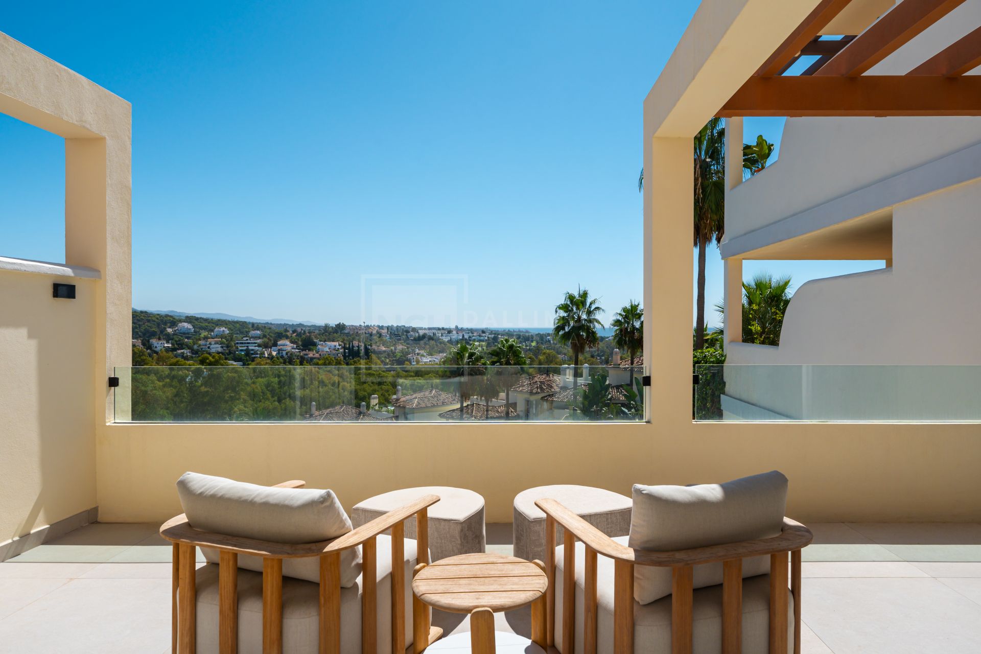 Renovated 3-Bedroom Penthouse With Terrace And La Concha To Sea Views