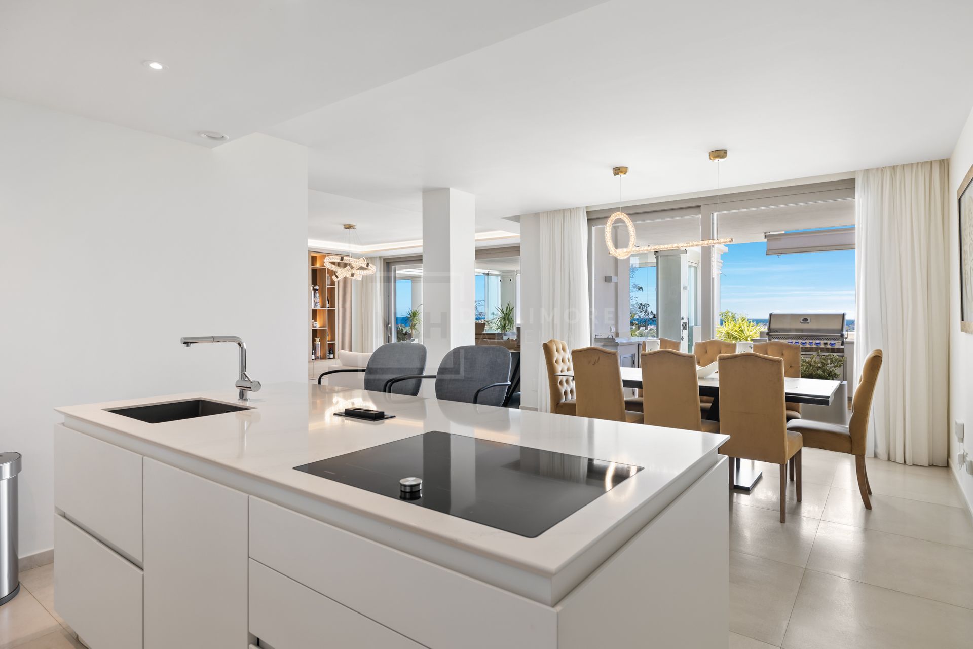 Luxury Penthouse with Spectacular Views in 9 Lions, Nueva Andalucia