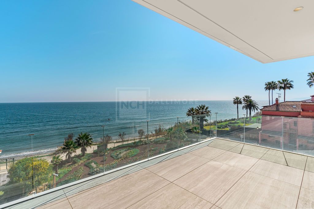 Exclusive Beachfront Duplex Penthouse in The Sapphire, Estepona