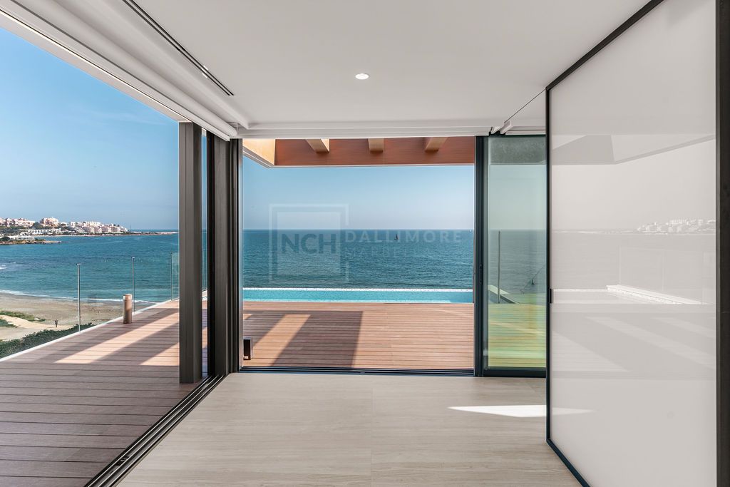 Exclusive Beachfront Duplex Penthouse in The Sapphire, Estepona