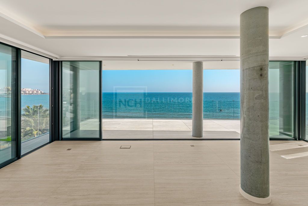 Exclusive Beachfront Duplex Penthouse in The Sapphire, Estepona