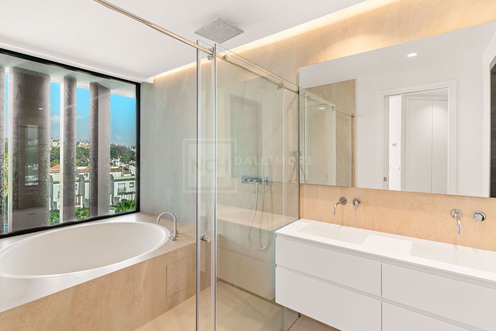 Exclusive Beachfront Duplex Penthouse in The Sapphire, Estepona