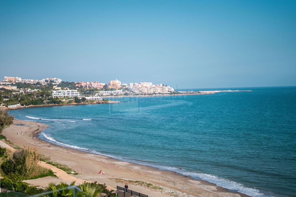 Exclusive Beachfront Duplex Penthouse in The Sapphire, Estepona