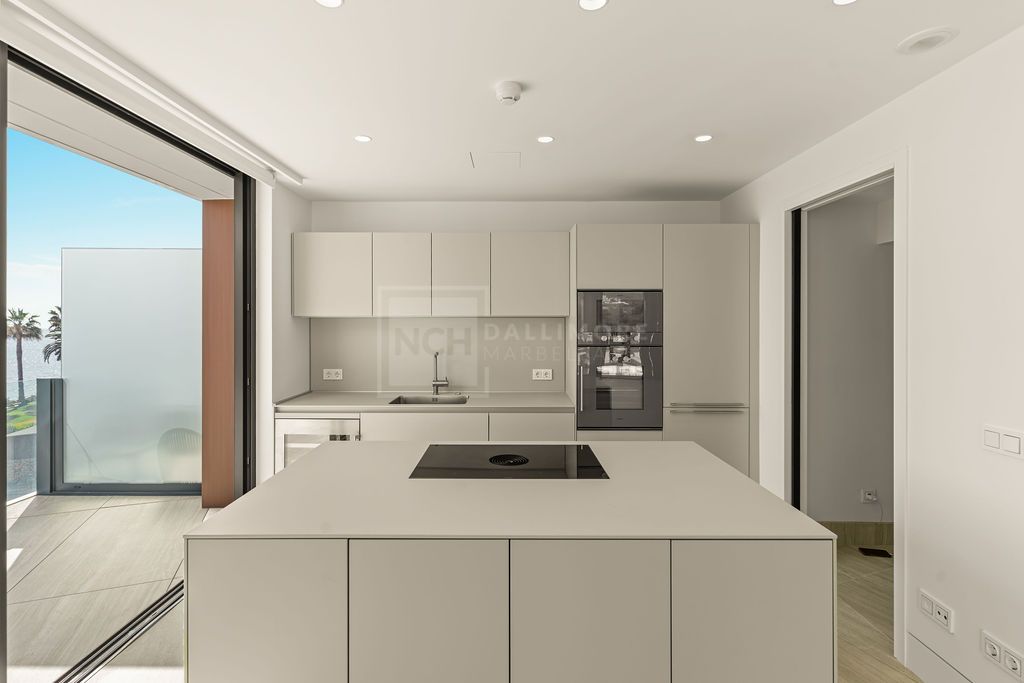 Exclusive Beachfront Duplex Penthouse in The Sapphire, Estepona