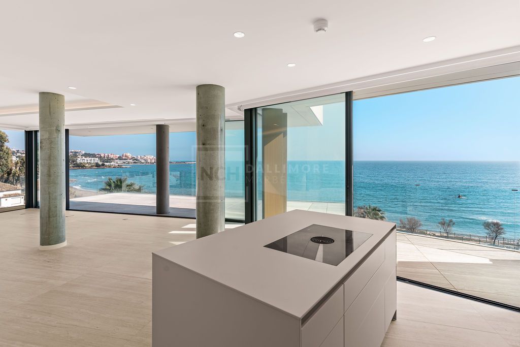 Exclusive Beachfront Duplex Penthouse in The Sapphire, Estepona
