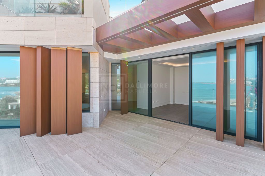 Exclusive Beachfront Duplex Penthouse in The Sapphire, Estepona