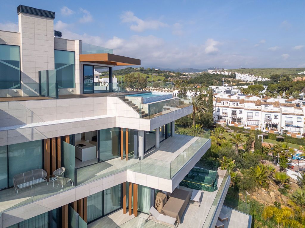 Exclusive Beachfront Duplex Penthouse in The Sapphire, Estepona