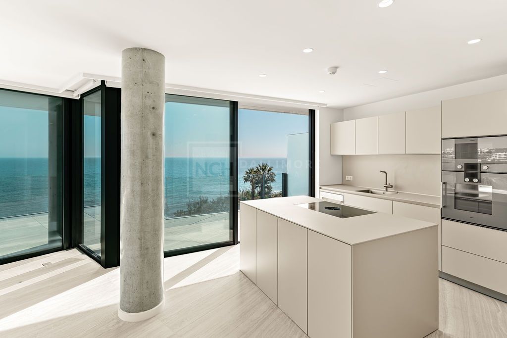Exclusive Beachfront Duplex Penthouse in The Sapphire, Estepona
