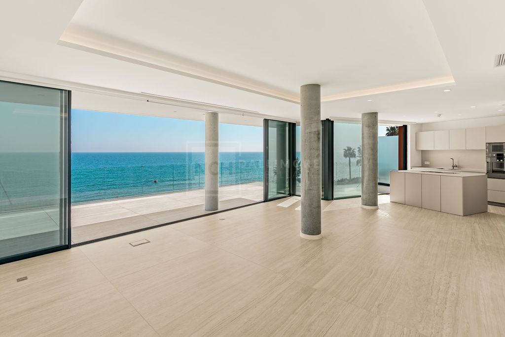 Exclusive Beachfront Duplex Penthouse in The Sapphire, Estepona