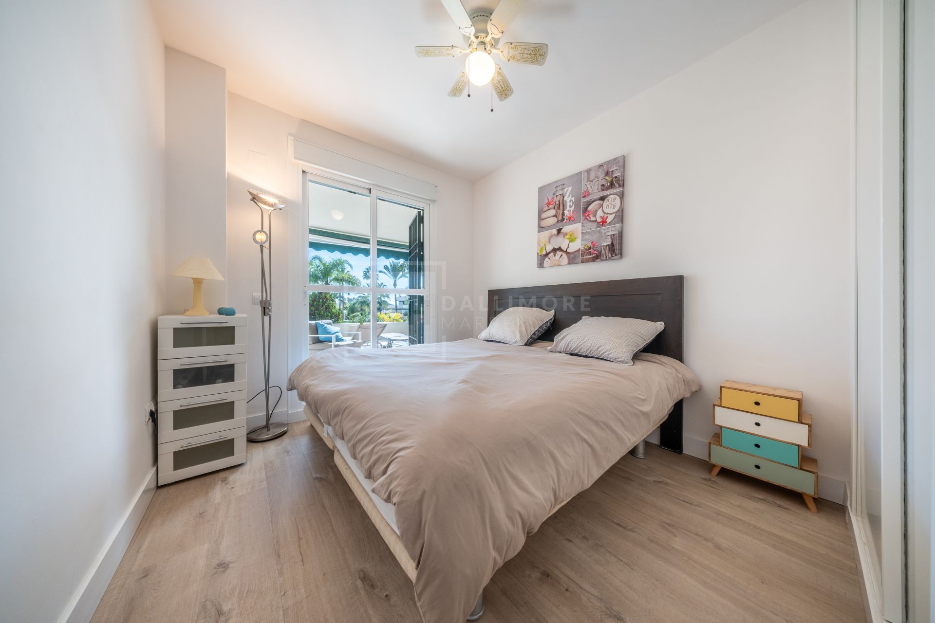 Apartamento de 2 dormitorios con amplia terraza, Nueva Andalucía