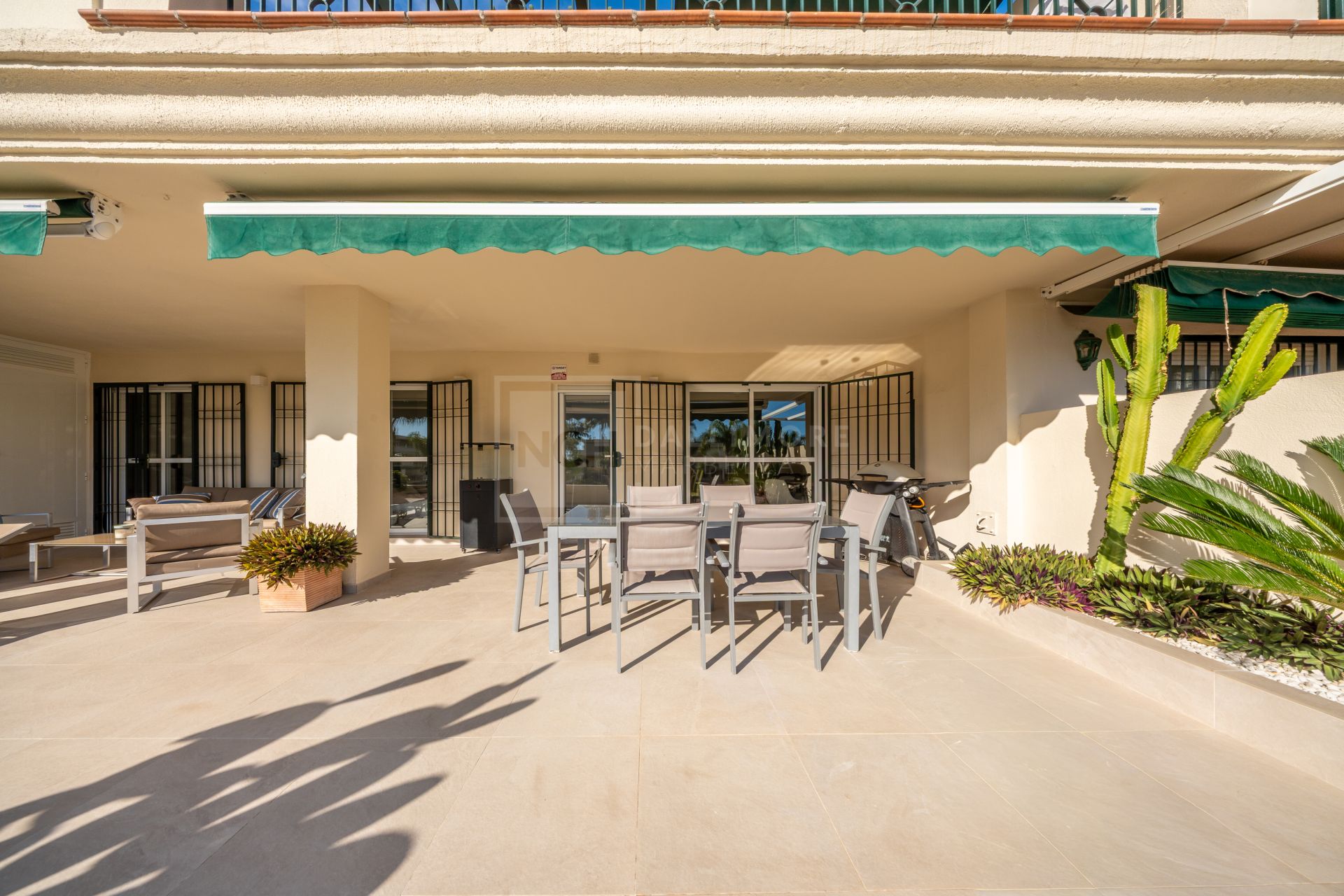 Apartamento de 2 dormitorios con amplia terraza, Nueva Andalucía