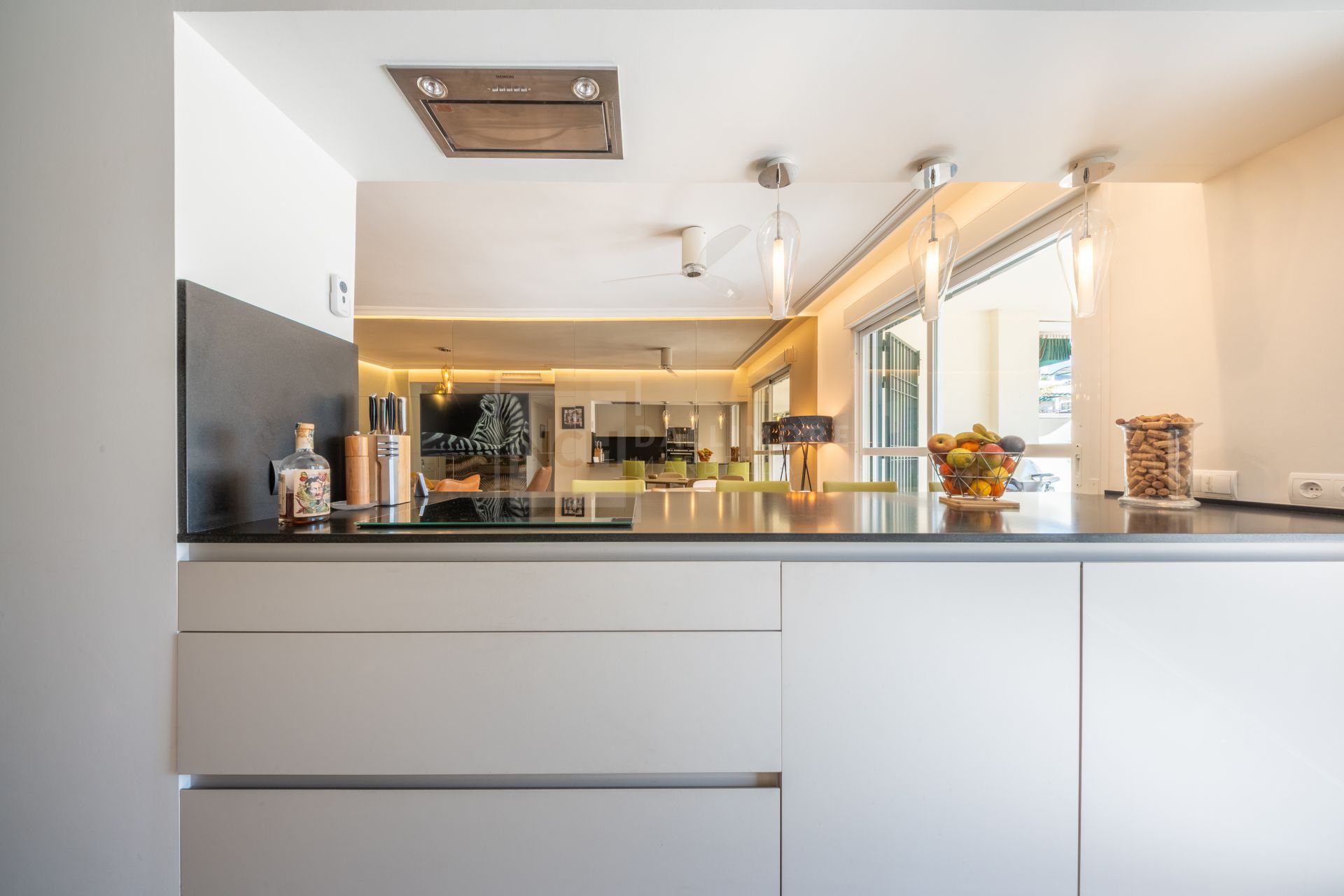 Apartamento de 2 dormitorios con amplia terraza, Nueva Andalucía