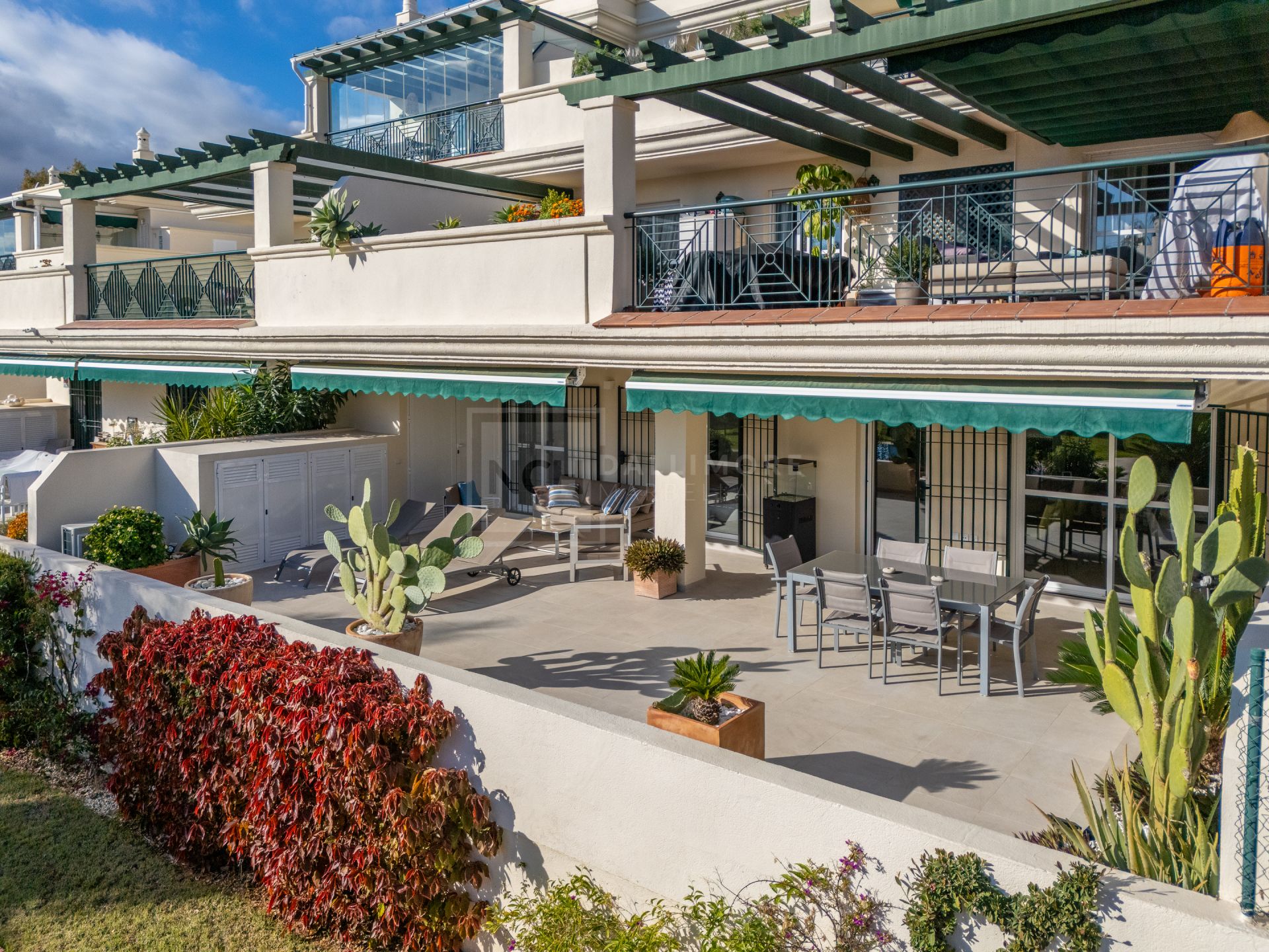 Apartamento de 2 dormitorios con amplia terraza, Nueva Andalucía