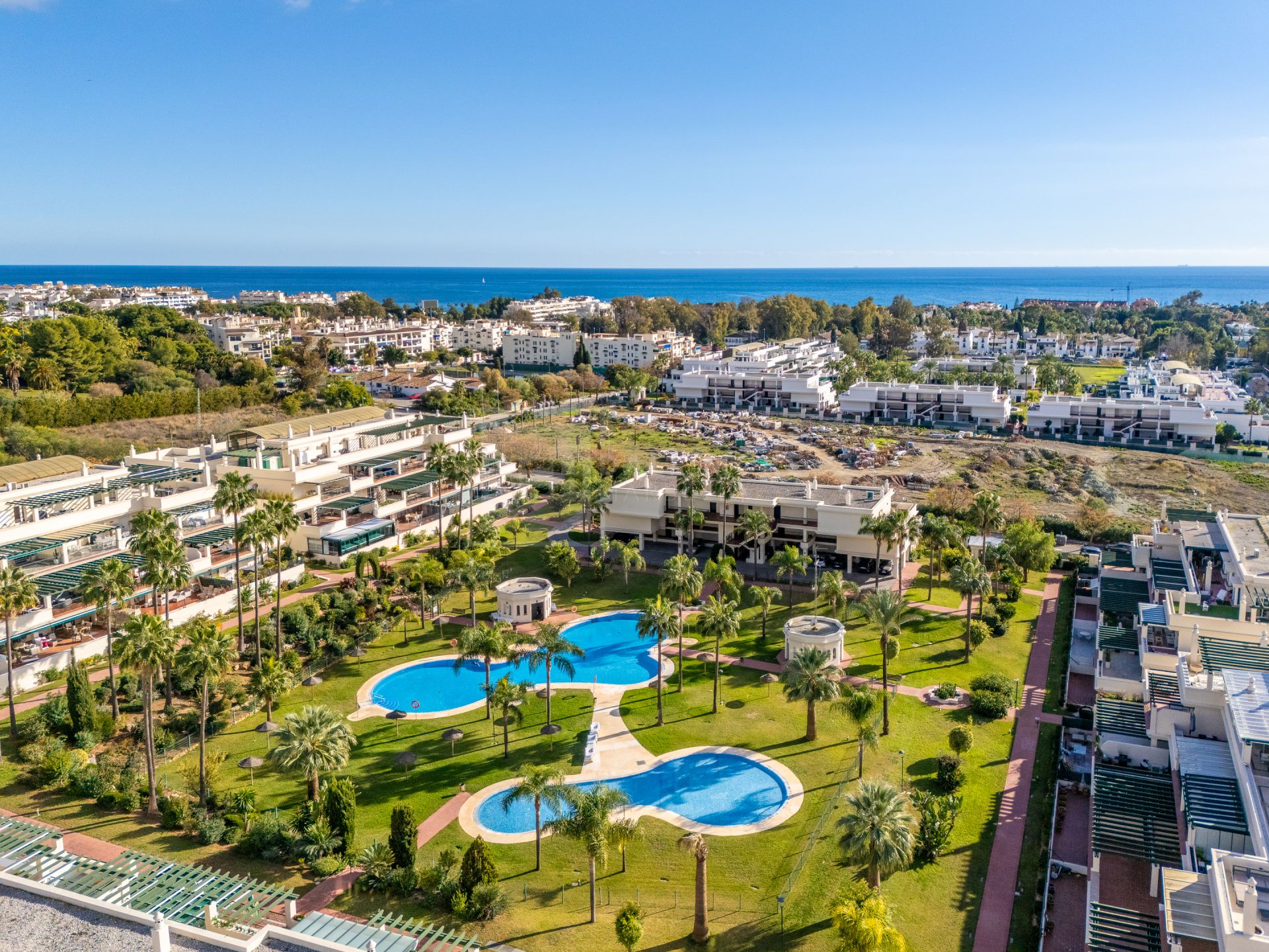 Apartamento de 2 dormitorios con amplia terraza, Nueva Andalucía