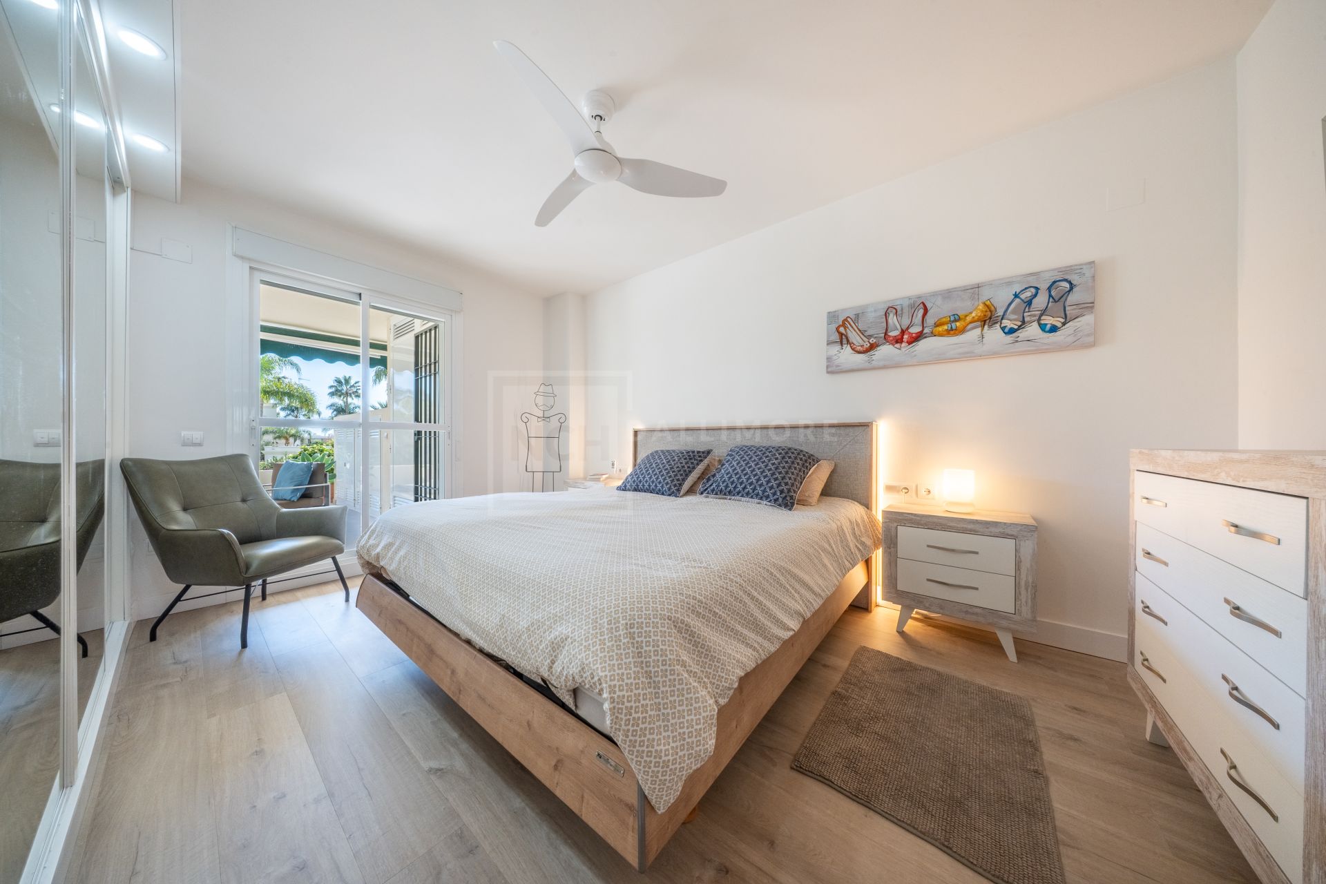 Apartamento de 2 dormitorios con amplia terraza, Nueva Andalucía