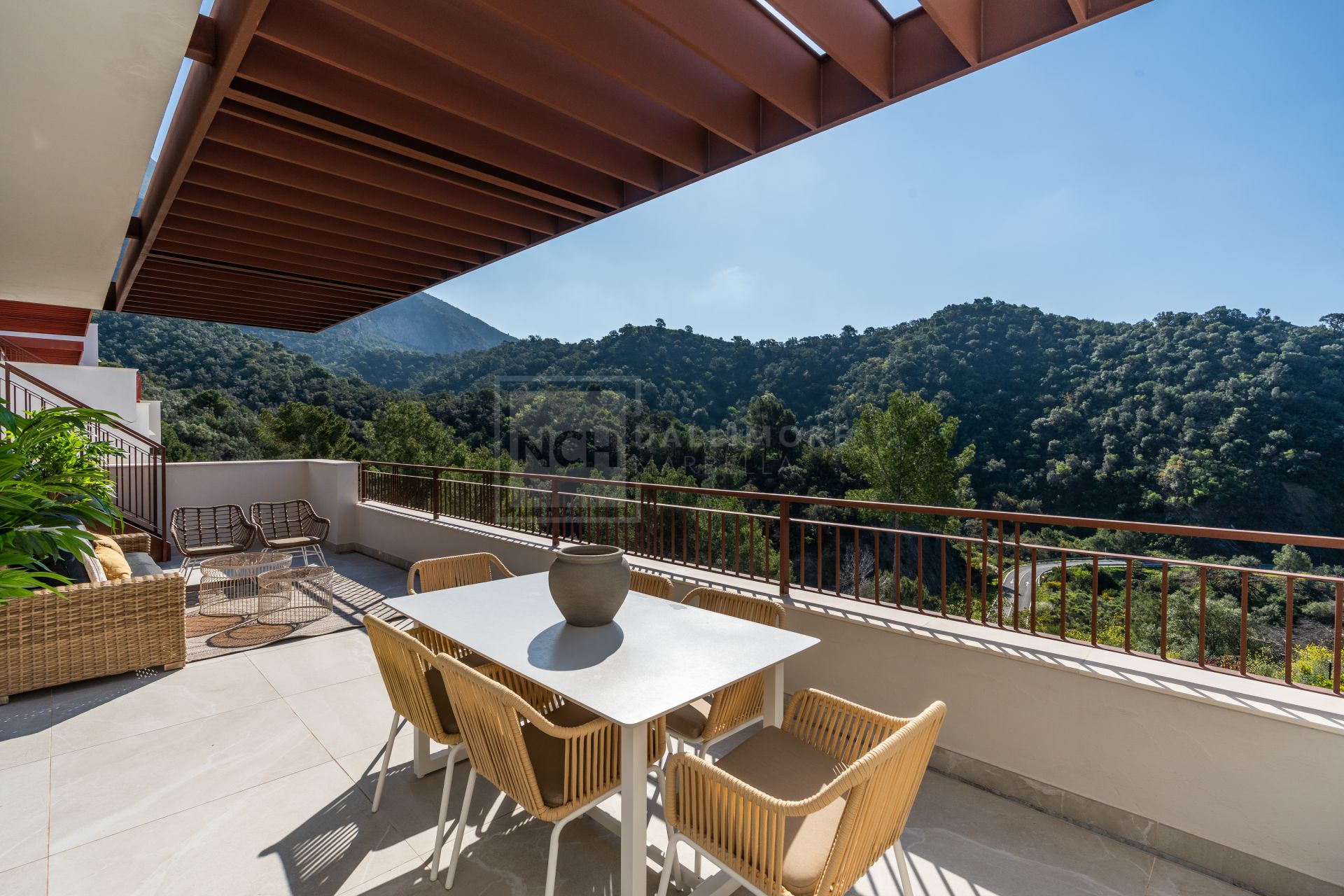 Elegante vivienda mediterránea con excepcionales espacios exteriores
