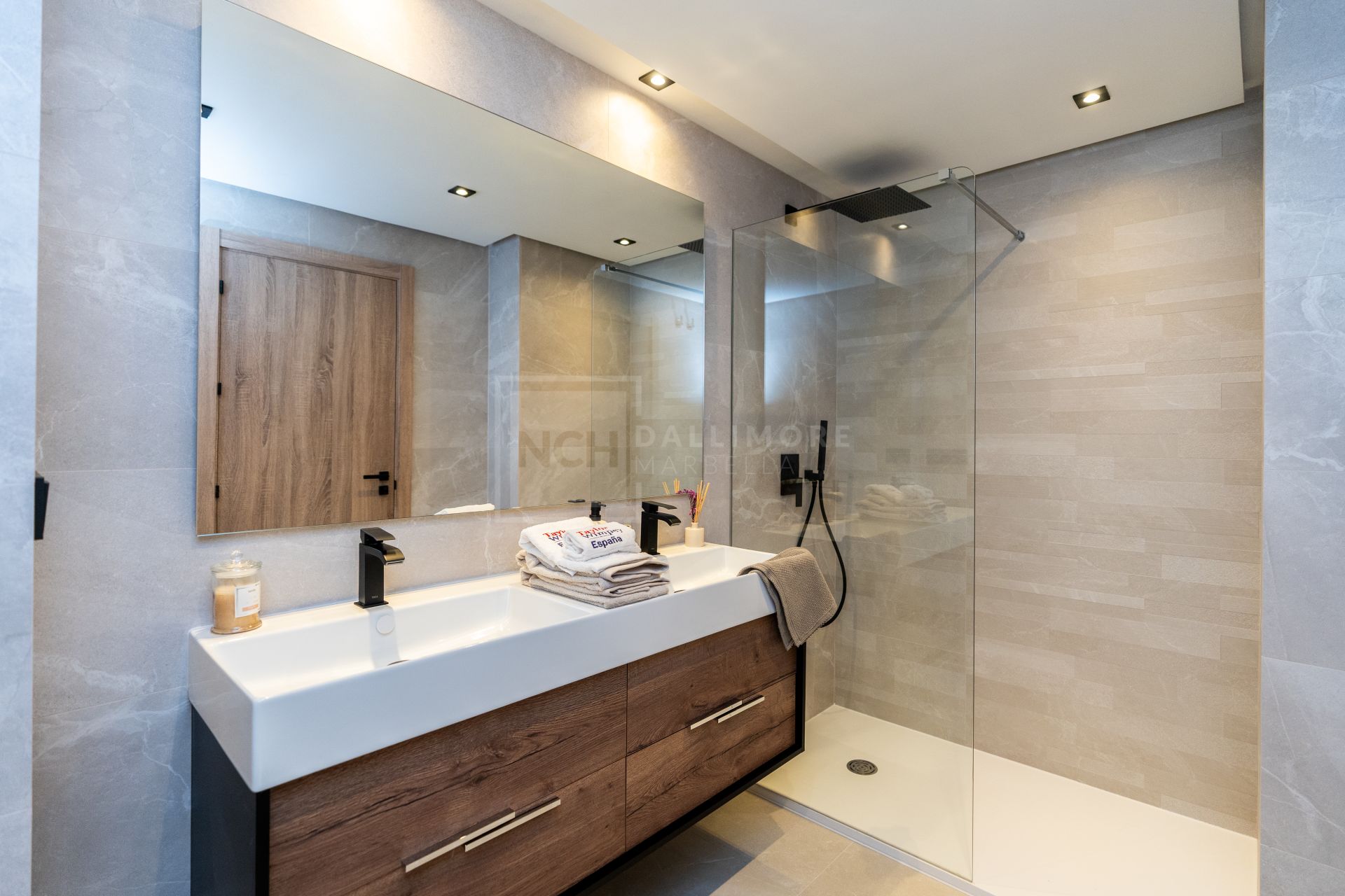 Elegante vivienda mediterránea con excepcionales espacios exteriores