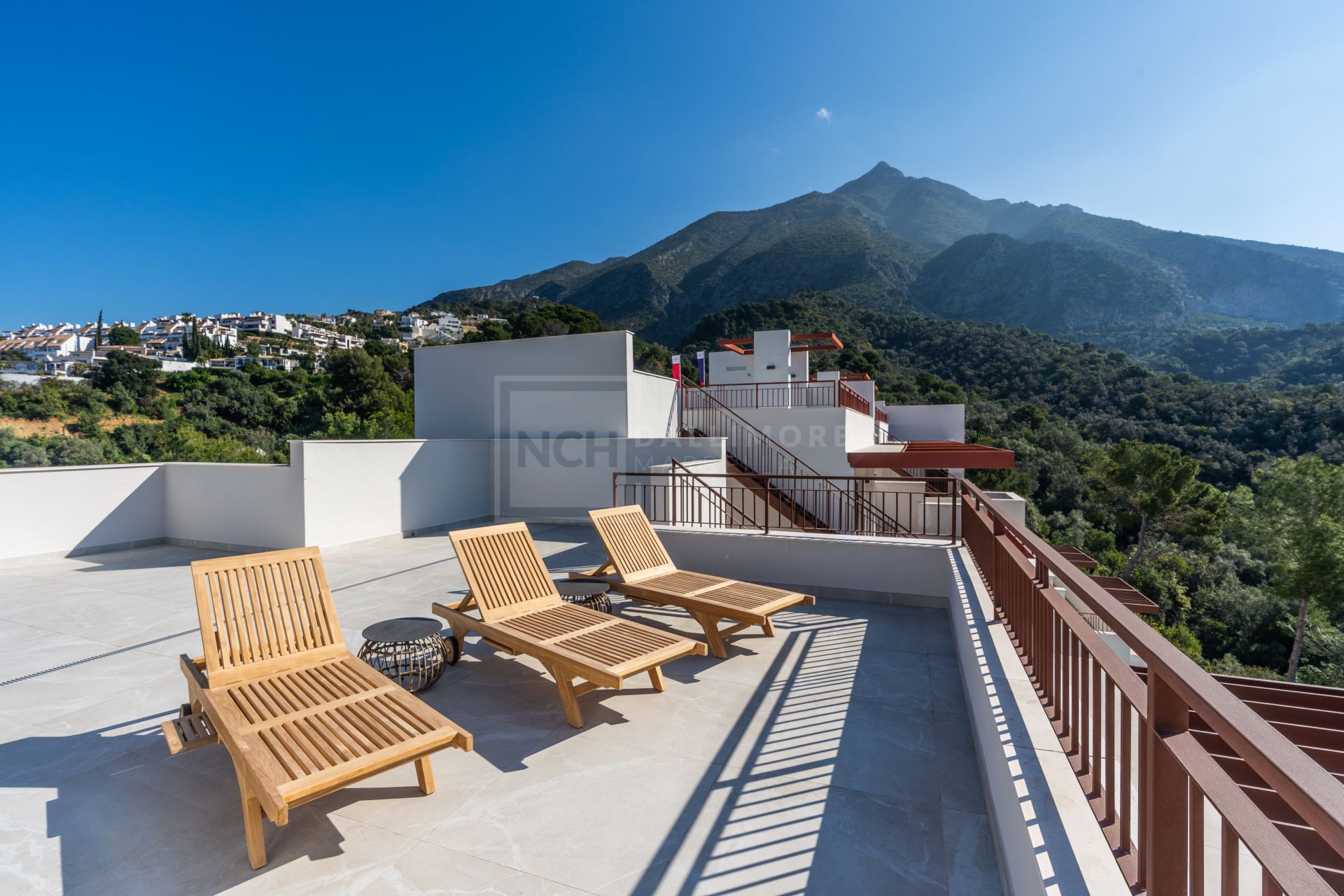 Elegante vivienda mediterránea con excepcionales espacios exteriores