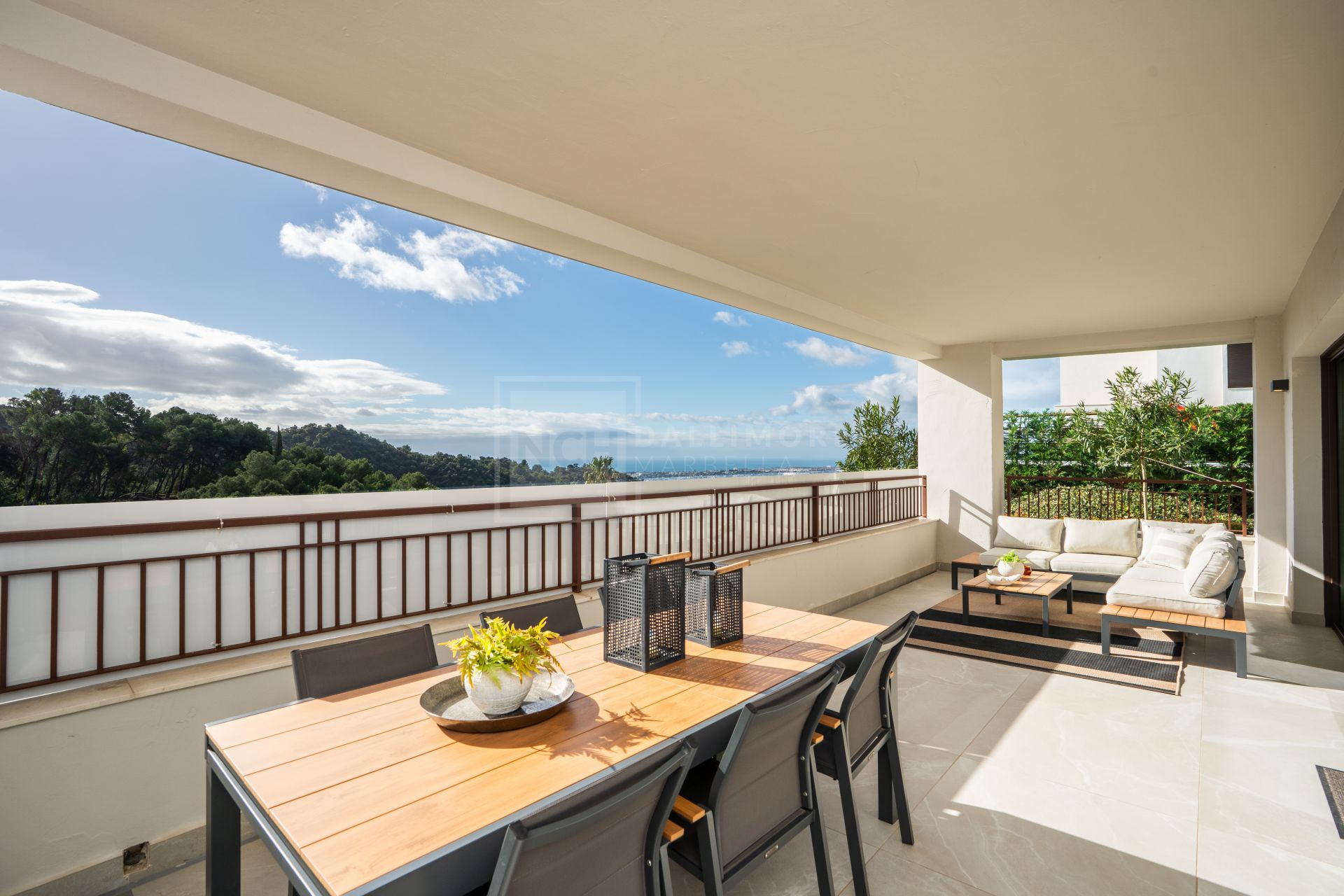 Elegante vivienda mediterránea con excepcionales espacios exteriores