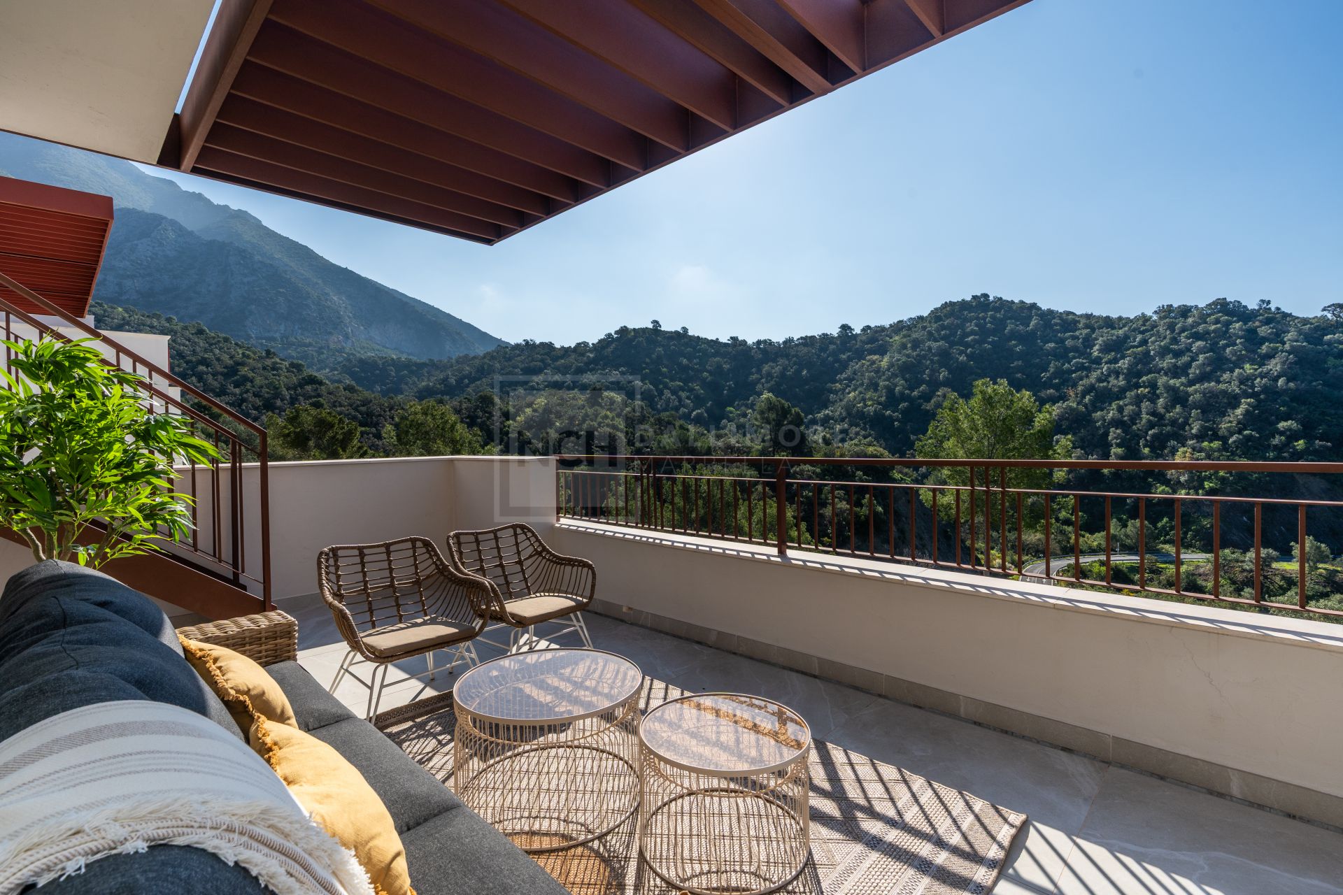 Elegante vivienda mediterránea con excepcionales espacios exteriores