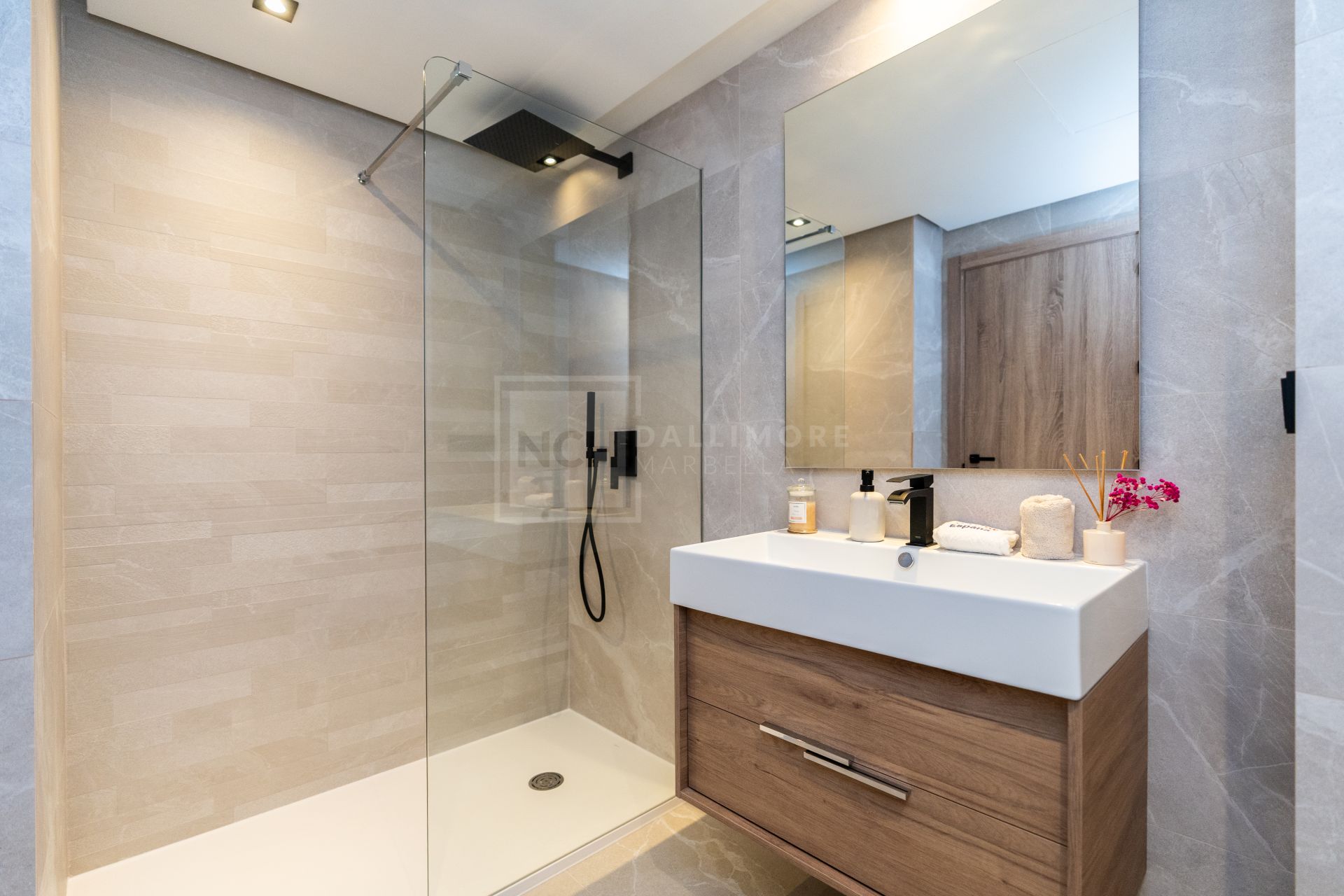 Elegante vivienda mediterránea con excepcionales espacios exteriores