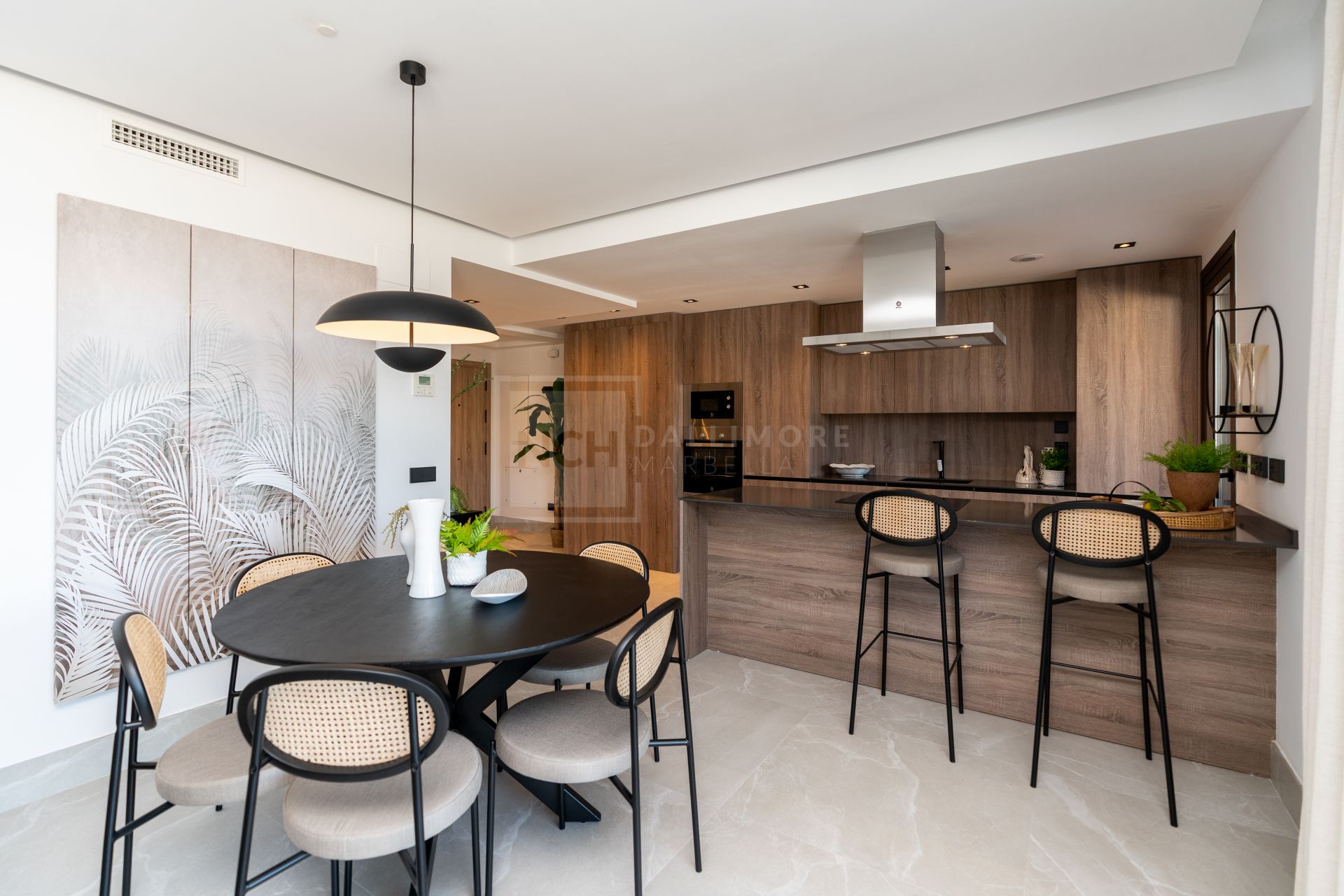 Elegante apartamento en planta baja de 2 dormitorios con vistas panorámicas al lago y a la montaña