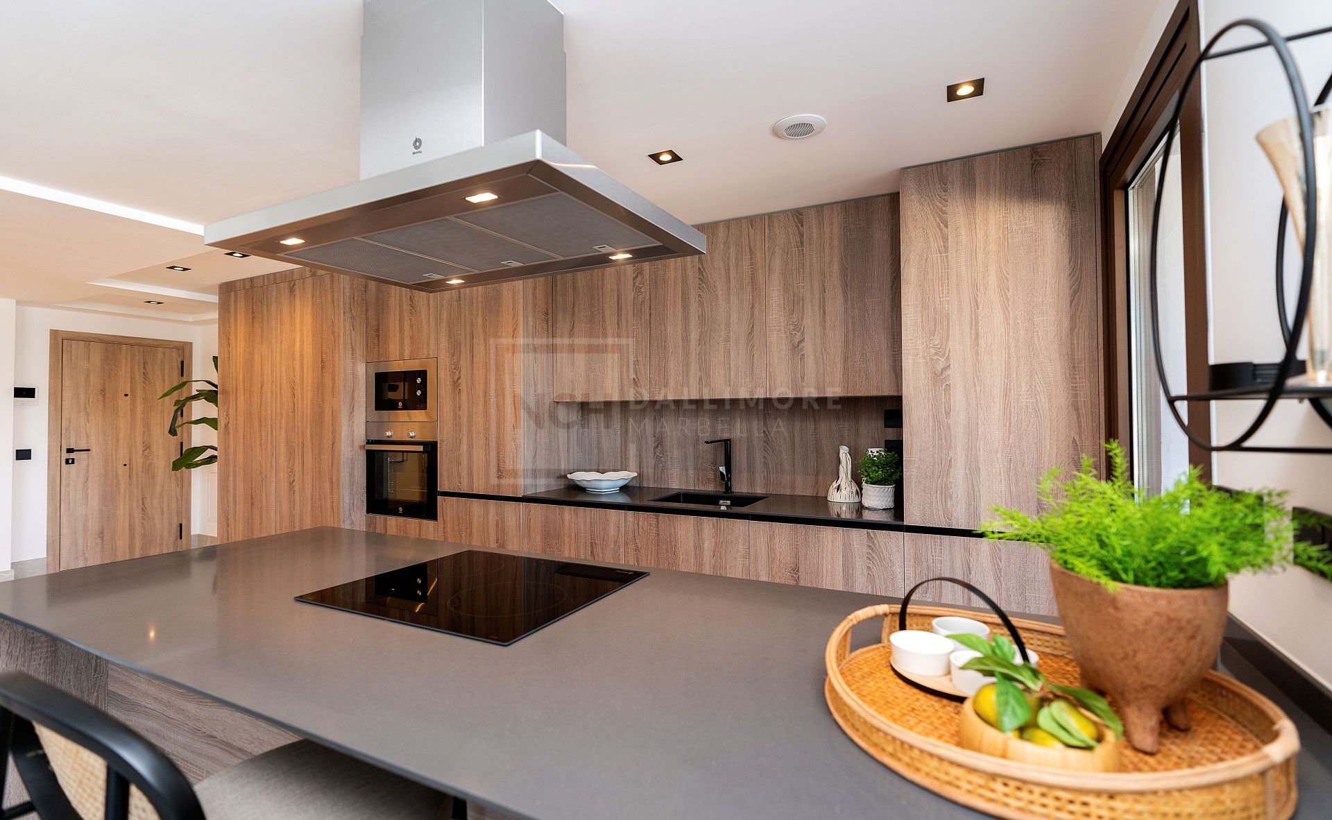 Elegante apartamento en planta baja de 2 dormitorios con vistas panorámicas al lago y a la montaña